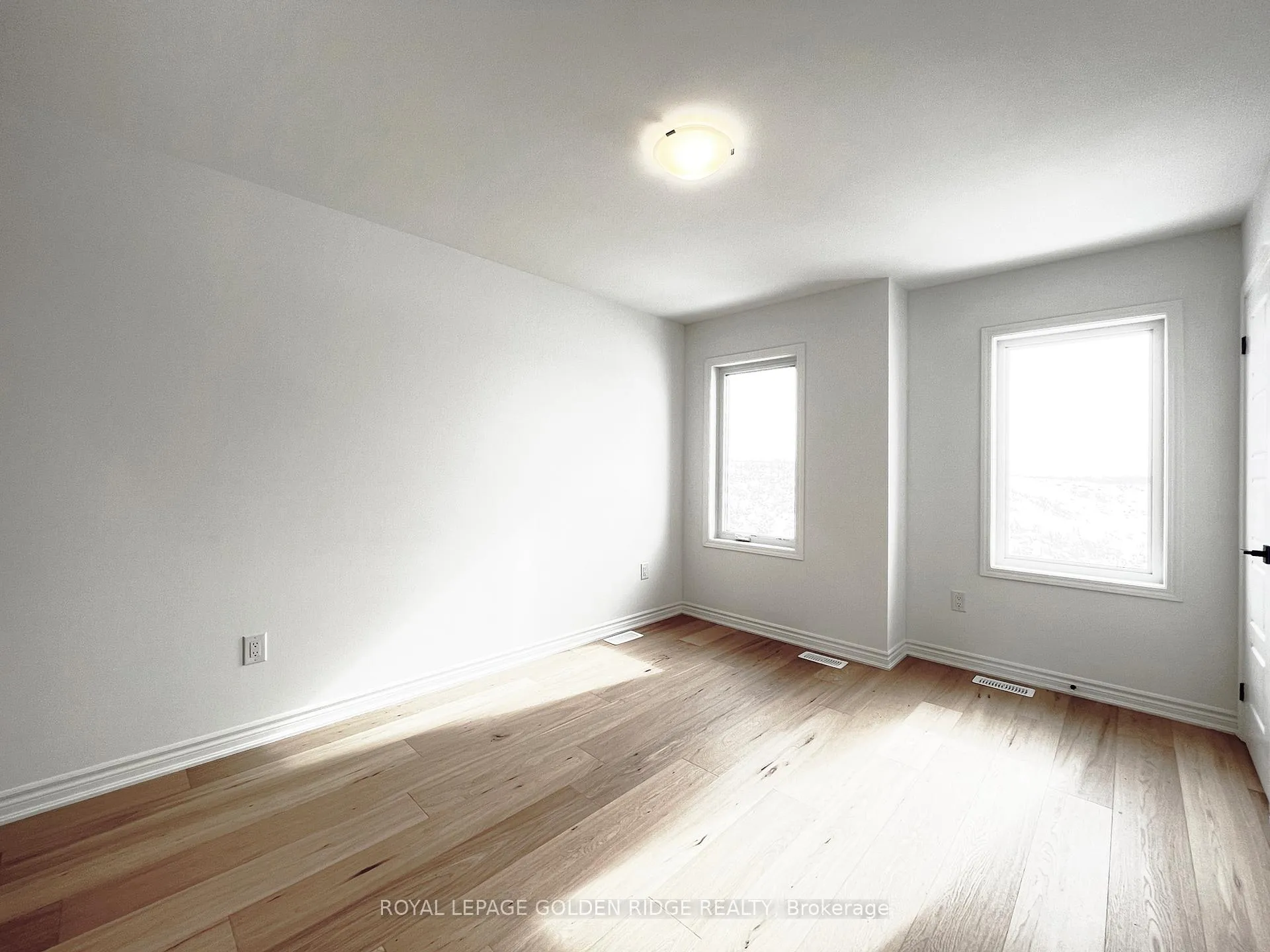 Photo 24 of 34 Azure Drive, Markham, Rural Markham — HOMEH