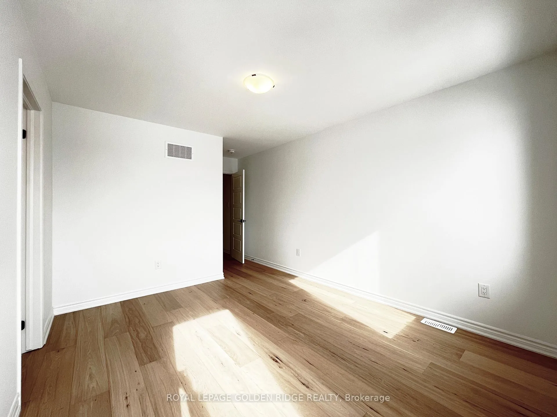 Photo 25 of 34 Azure Drive, Markham, Rural Markham — HOMEH