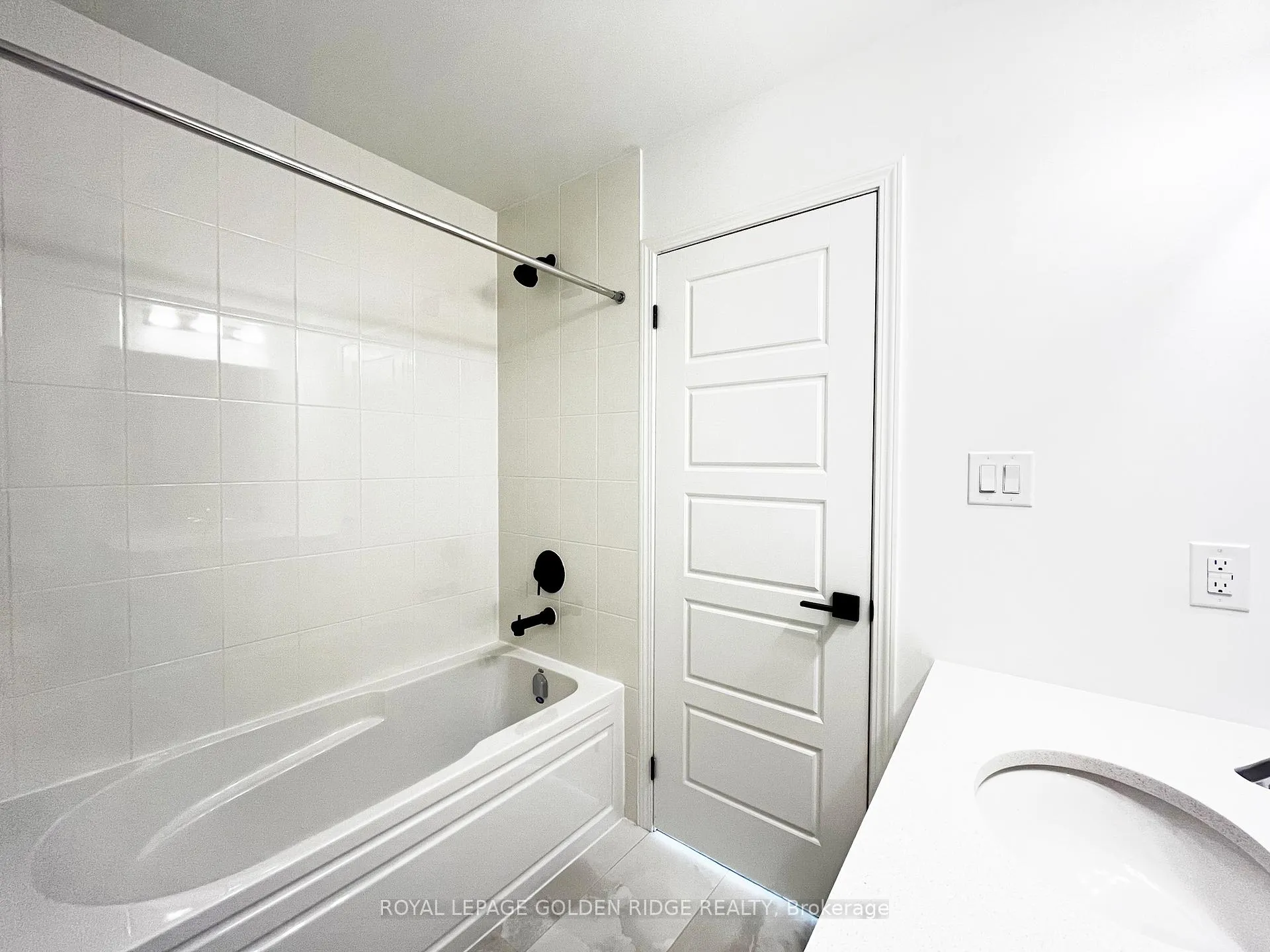 Photo 28 of 34 Azure Drive, Markham, Rural Markham — HOMEH
