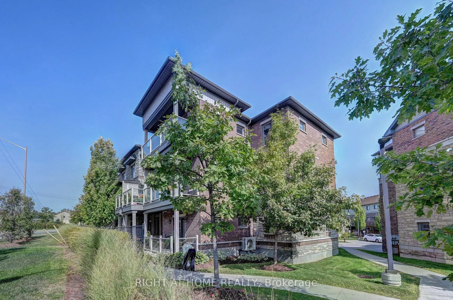 Photo 2 of Unit B, 1102 Fairway Road, Kitchener — HOMEH