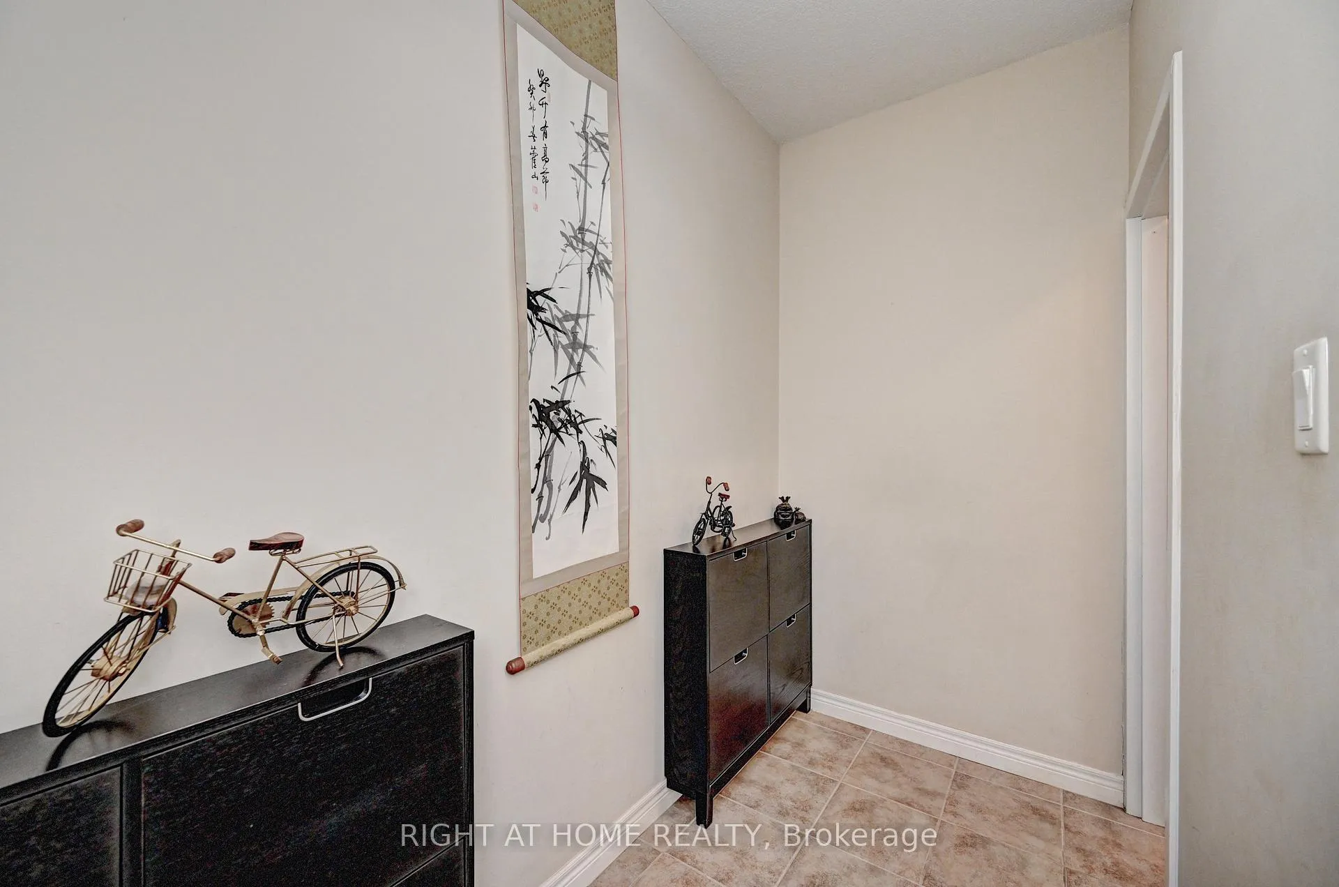 Photo 7 of Unit B, 1102 Fairway Road, Kitchener — HOMEH