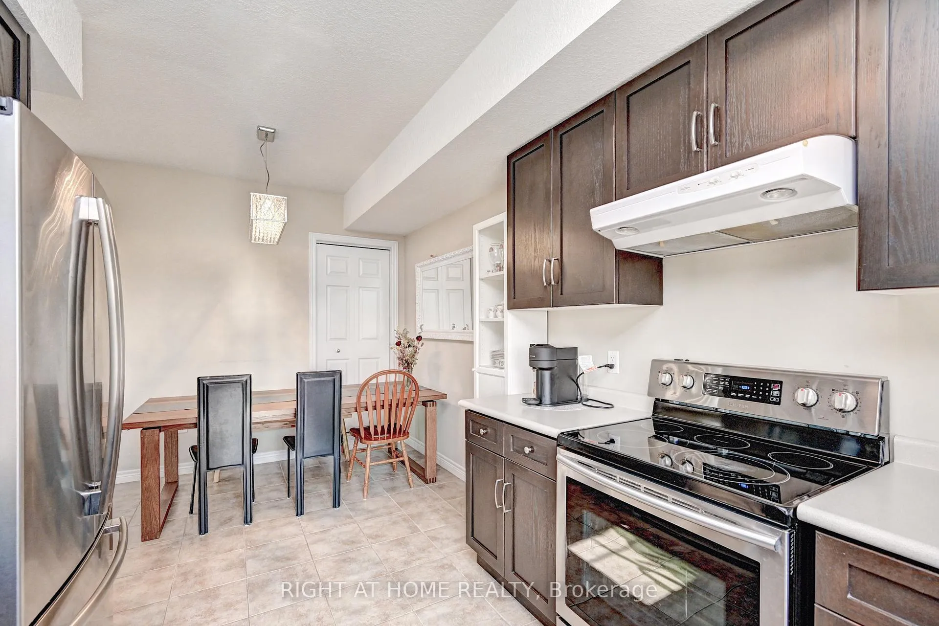 Photo 16 of Unit B, 1102 Fairway Road, Kitchener — HOMEH