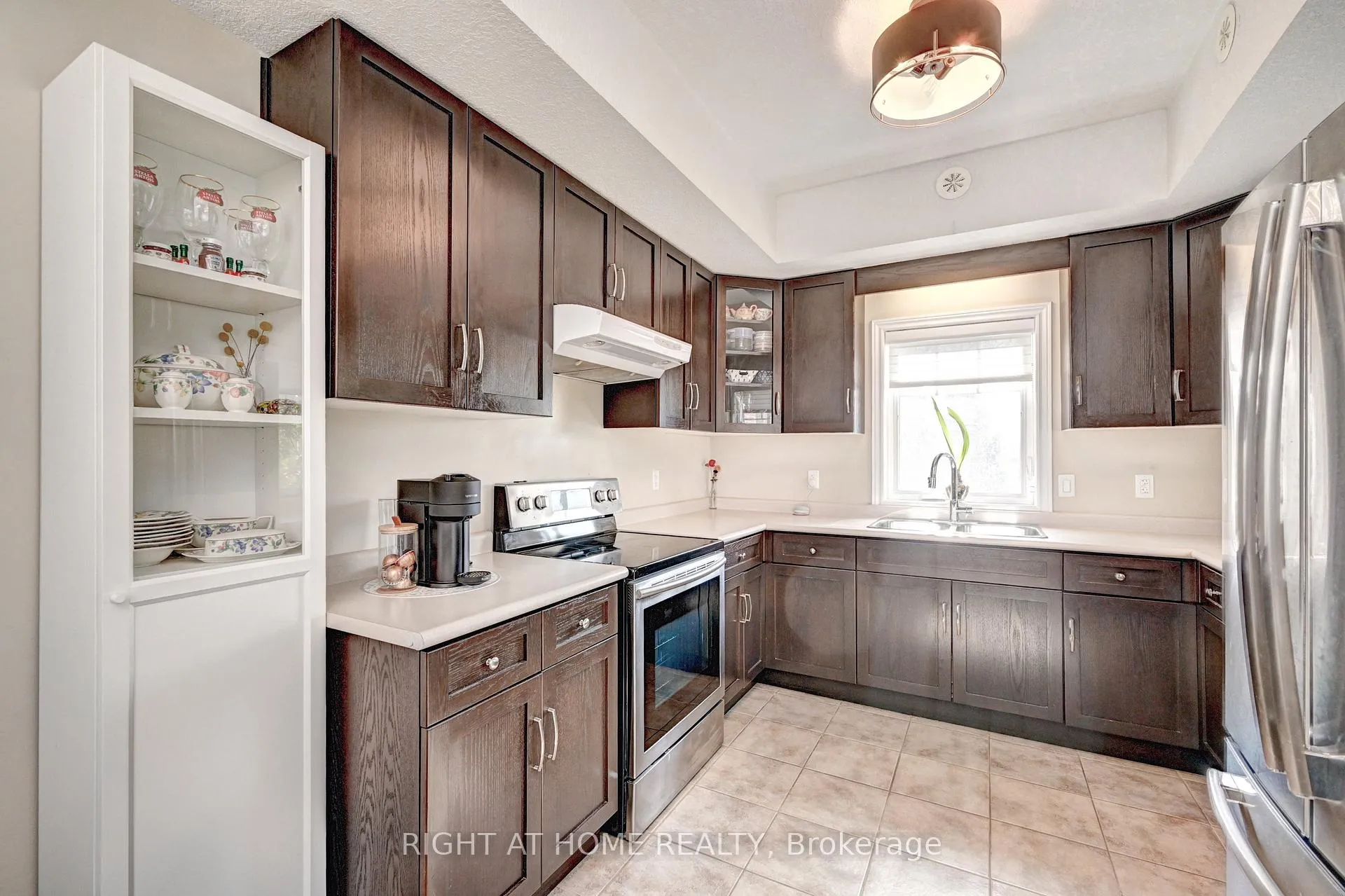 Photo 17 of Unit B, 1102 Fairway Road, Kitchener — HOMEH