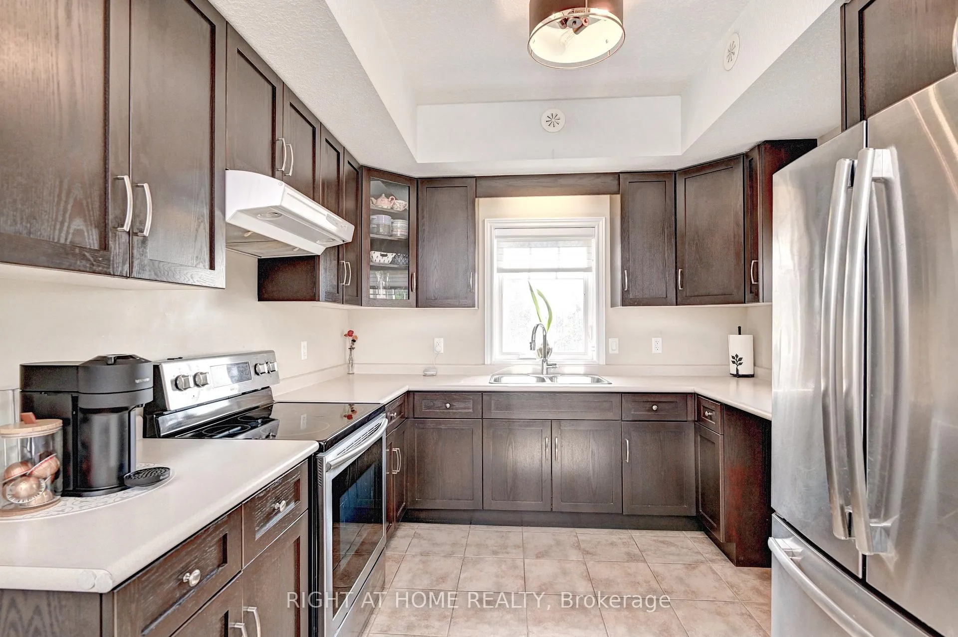 Photo 18 of Unit B, 1102 Fairway Road, Kitchener — HOMEH