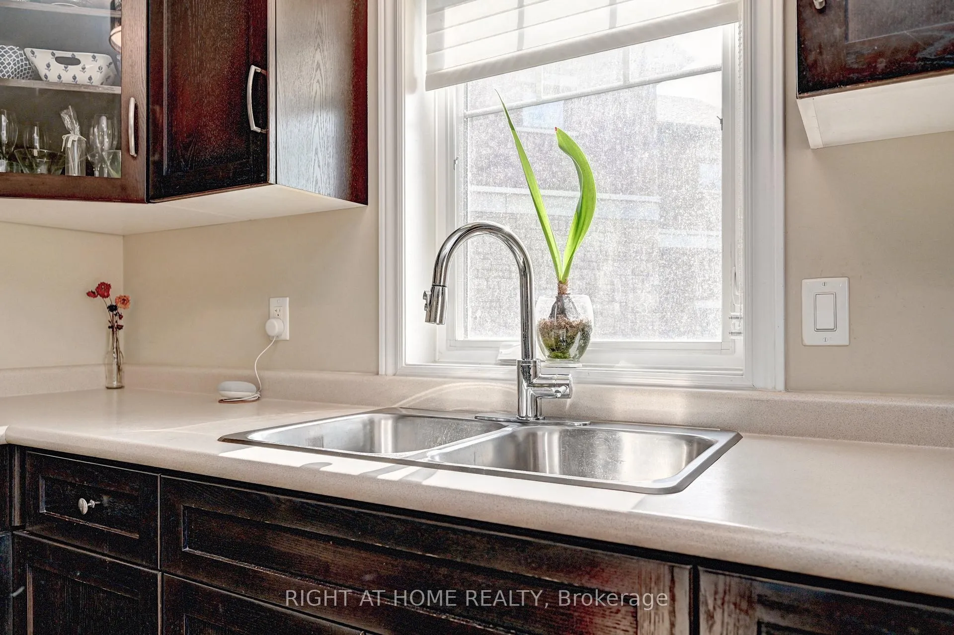 Photo 20 of Unit B, 1102 Fairway Road, Kitchener — HOMEH