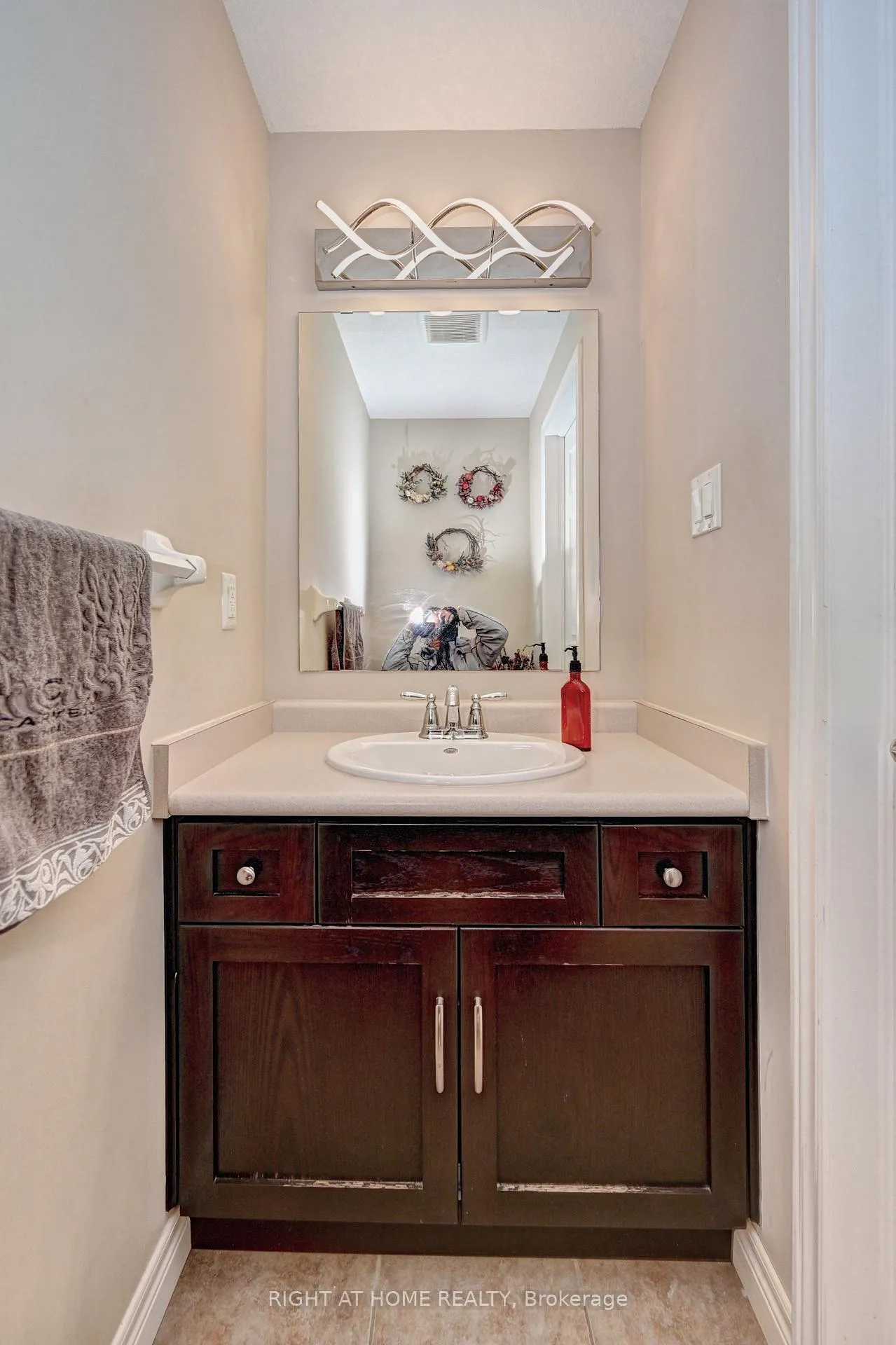 Photo 21 of Unit B, 1102 Fairway Road, Kitchener — HOMEH