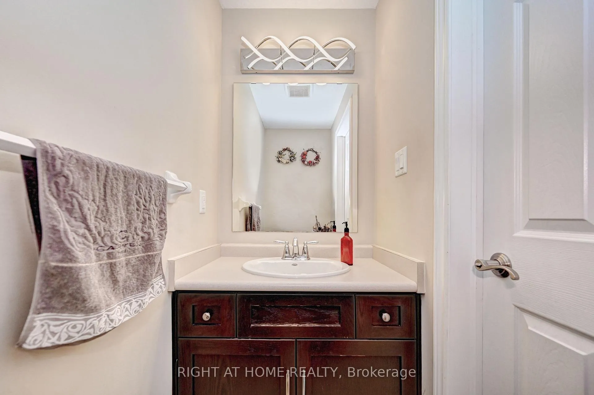 Photo 22 of Unit B, 1102 Fairway Road, Kitchener — HOMEH