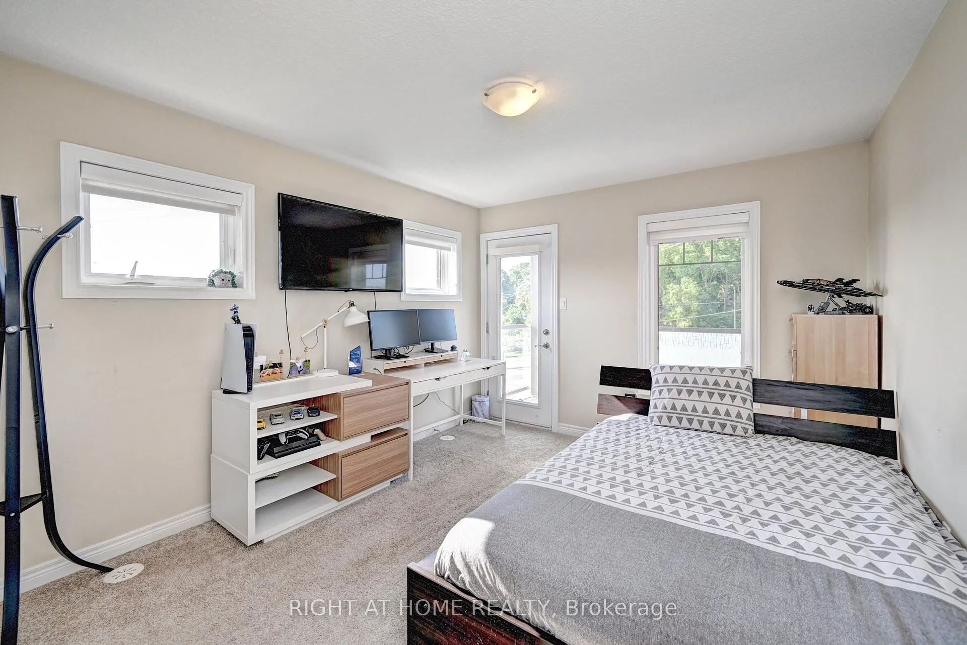 Photo 26 of Unit B, 1102 Fairway Road, Kitchener — HOMEH