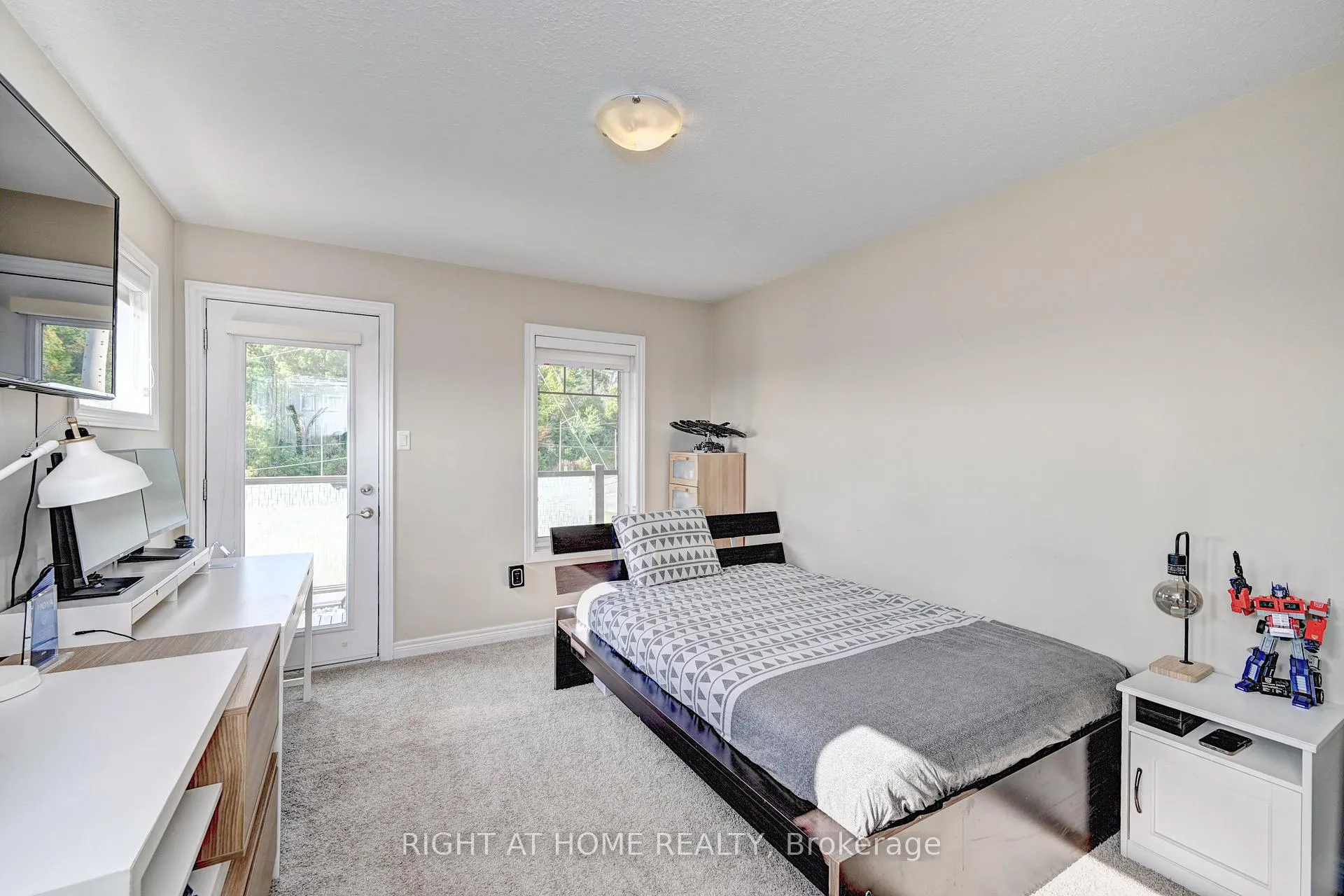 Photo 28 of Unit B, 1102 Fairway Road, Kitchener — HOMEH