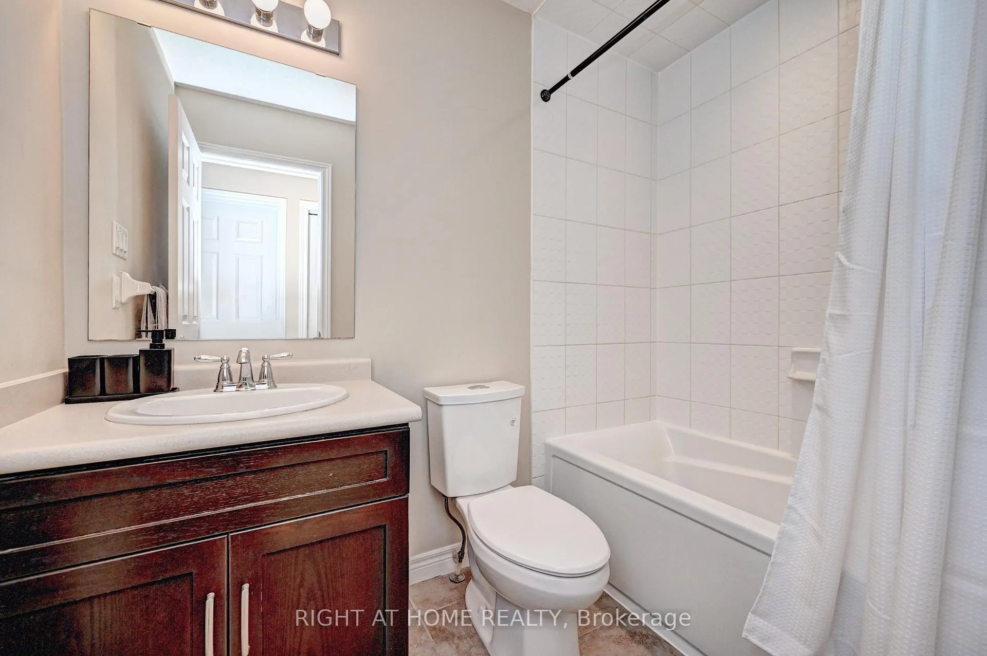 Photo 32 of Unit B, 1102 Fairway Road, Kitchener — HOMEH