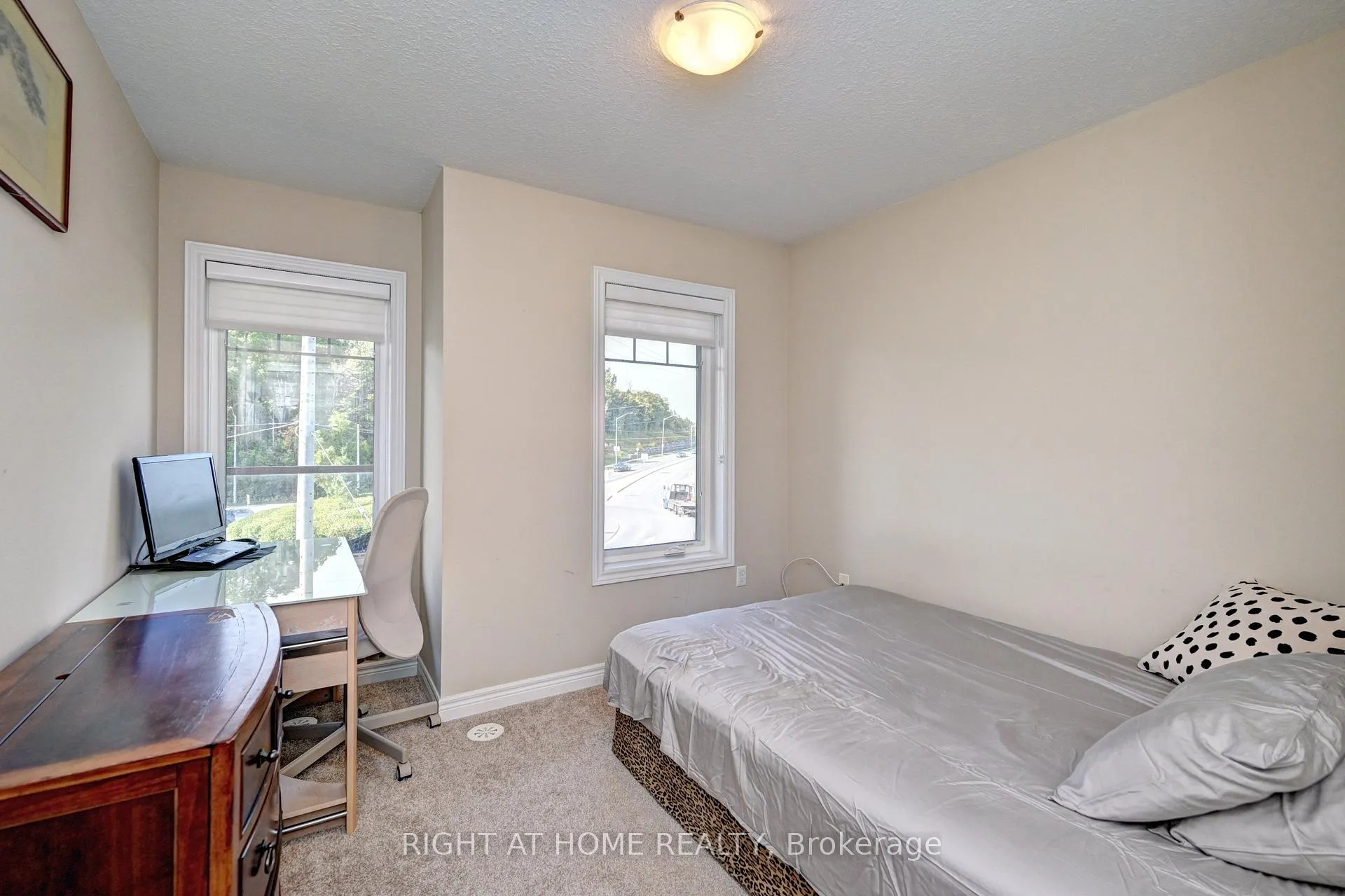 Photo 33 of Unit B, 1102 Fairway Road, Kitchener — HOMEH