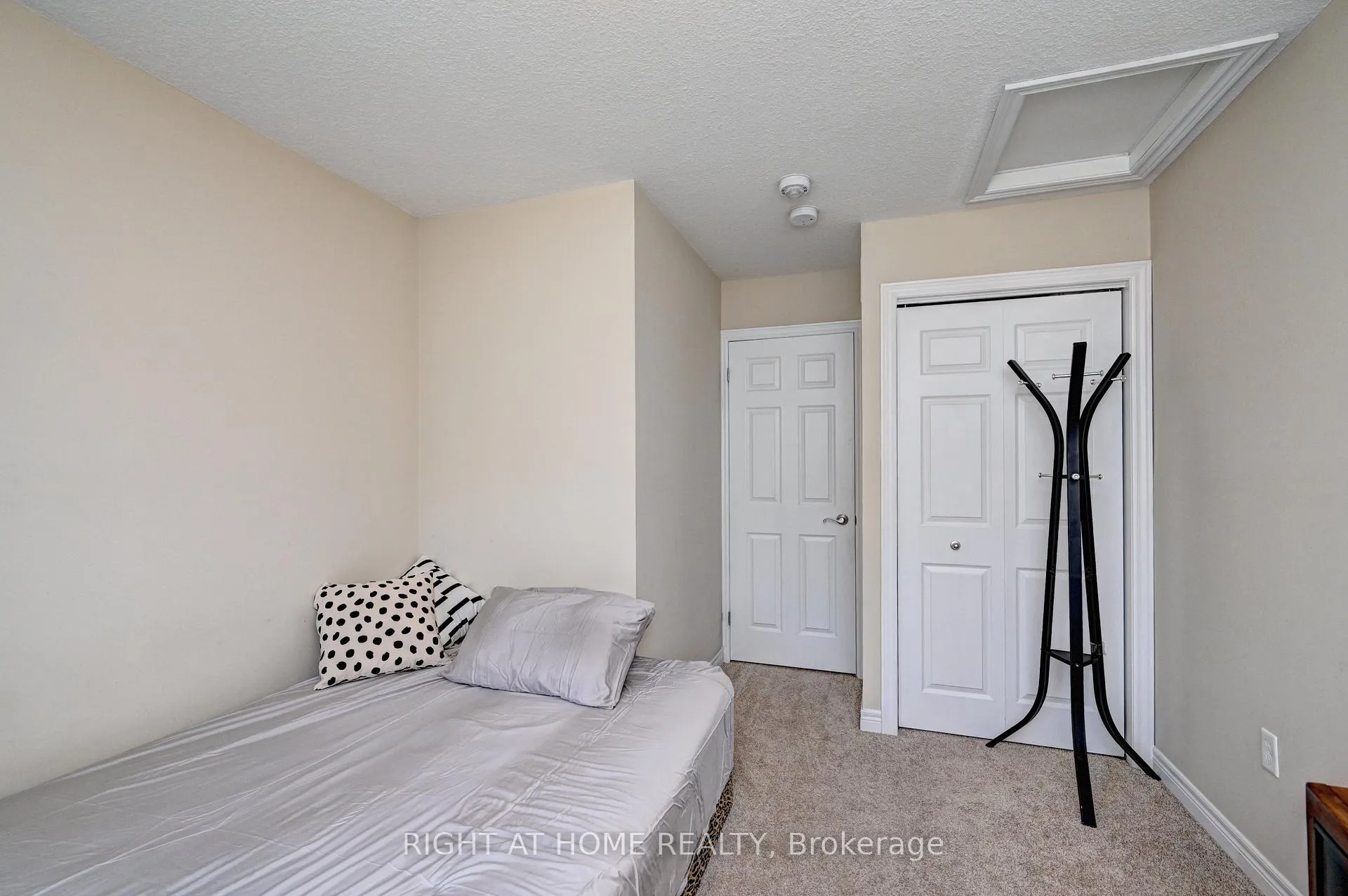 Photo 35 of Unit B, 1102 Fairway Road, Kitchener — HOMEH