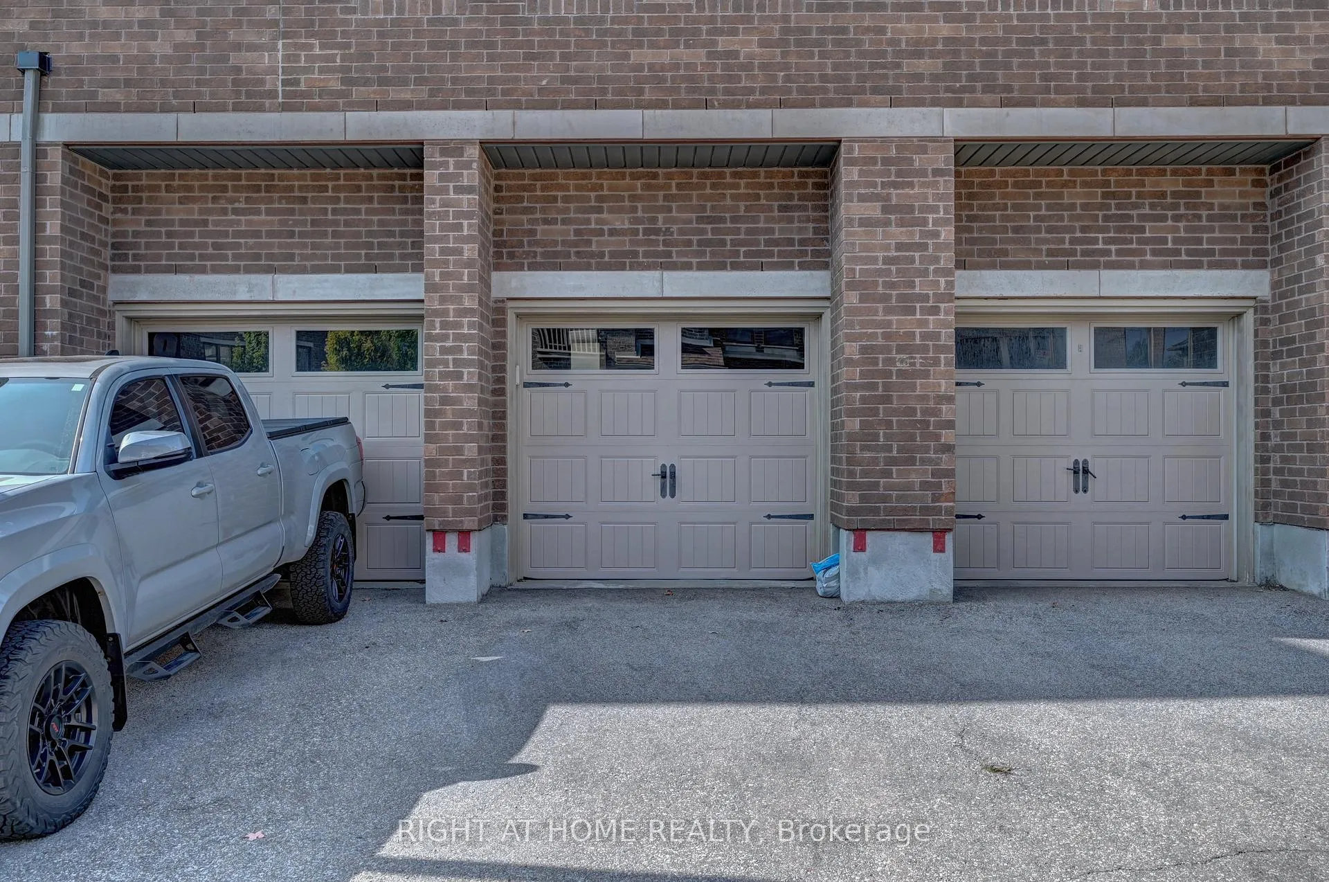 Photo 46 of Unit B, 1102 Fairway Road, Kitchener — HOMEH