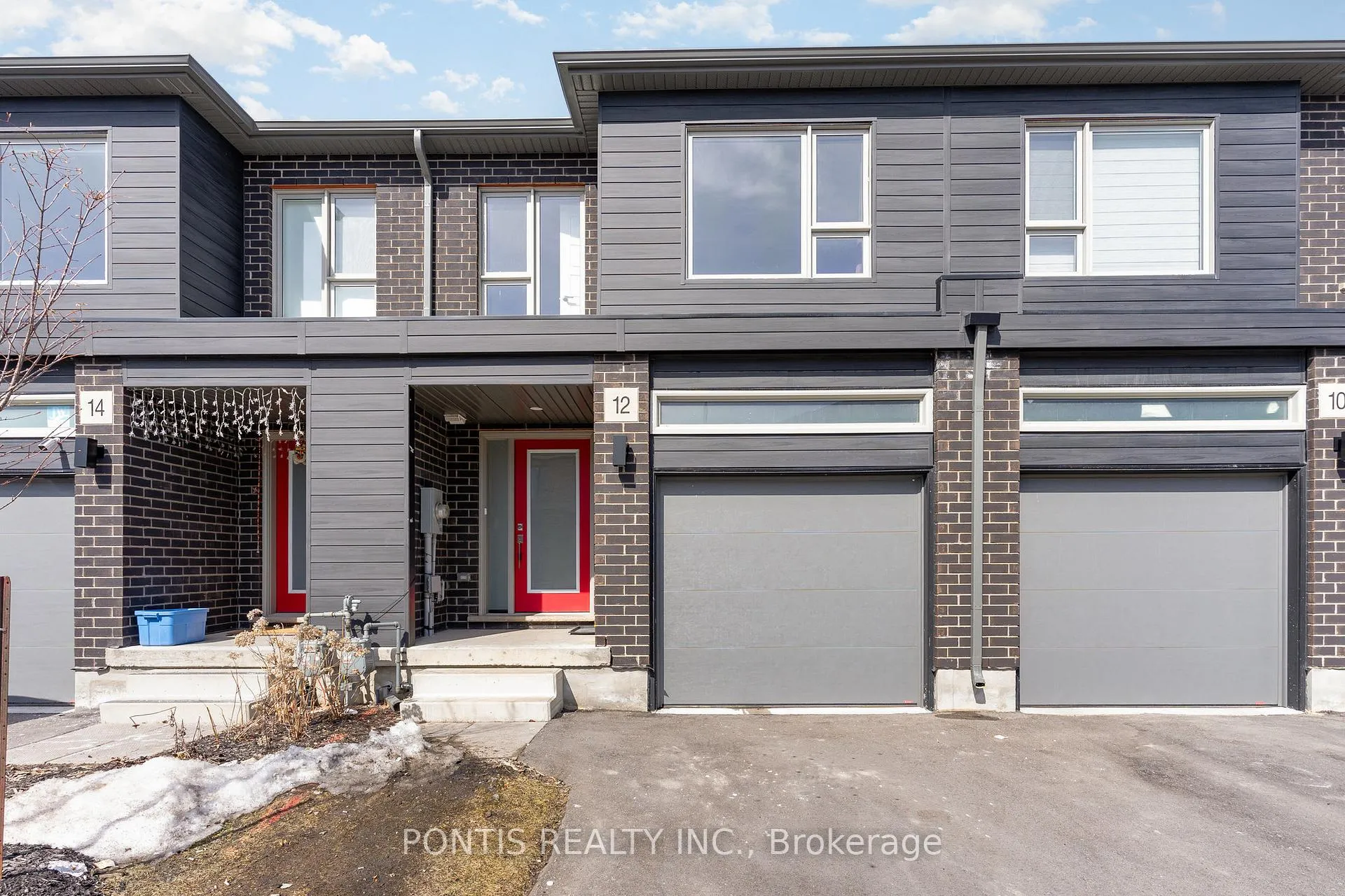 Photo 2 of 12 Pony Way S, Kitchener — HOMEH