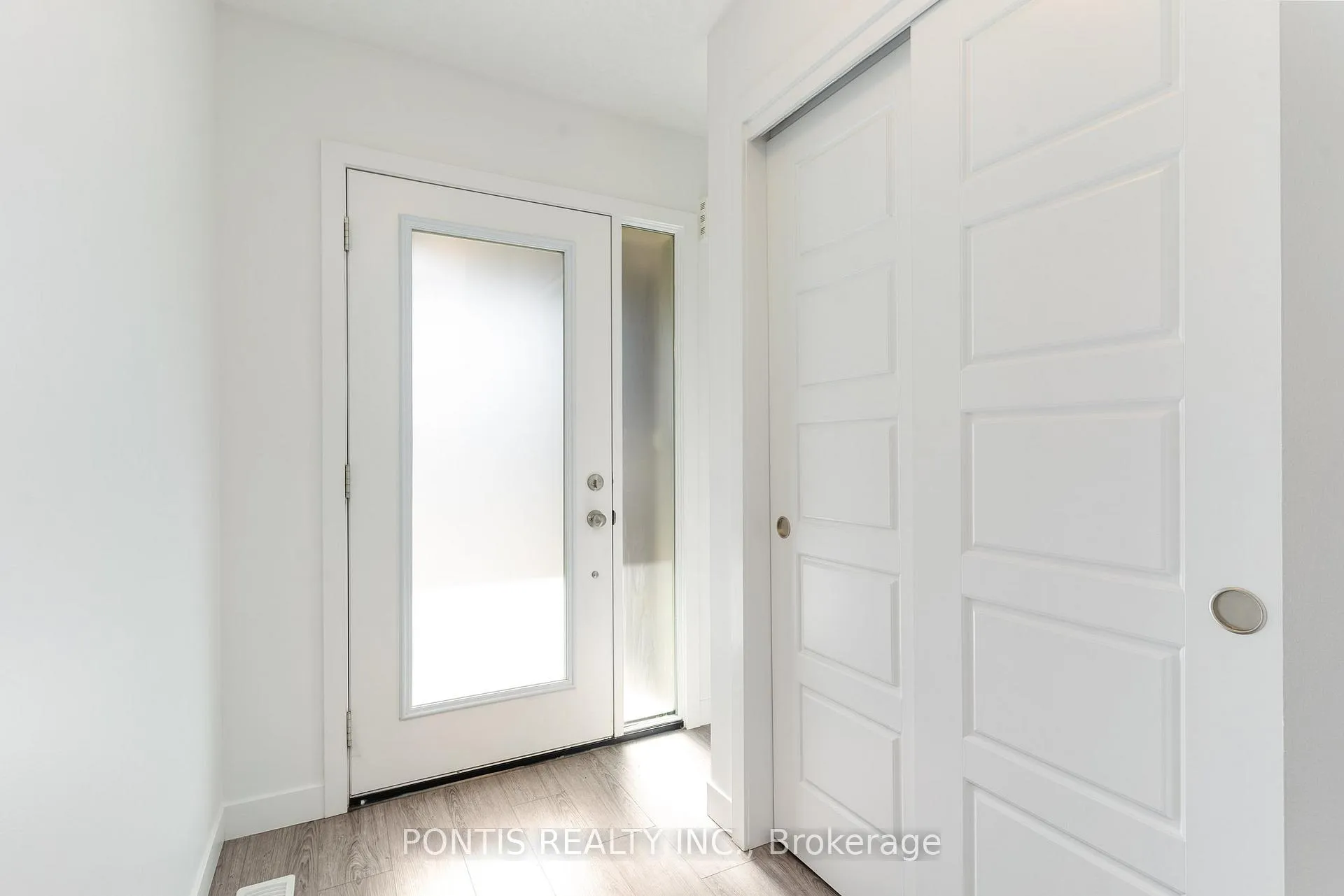 Photo 3 of 12 Pony Way S, Kitchener — HOMEH