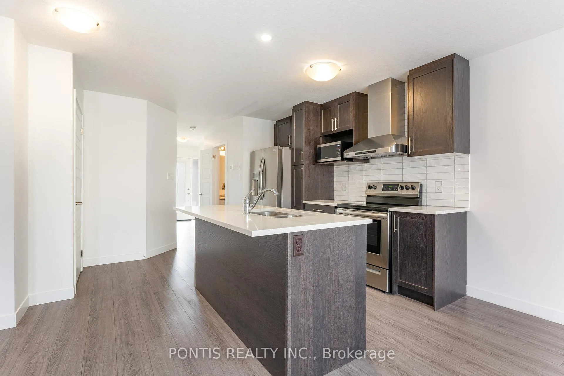 Photo 5 of 12 Pony Way S, Kitchener — HOMEH