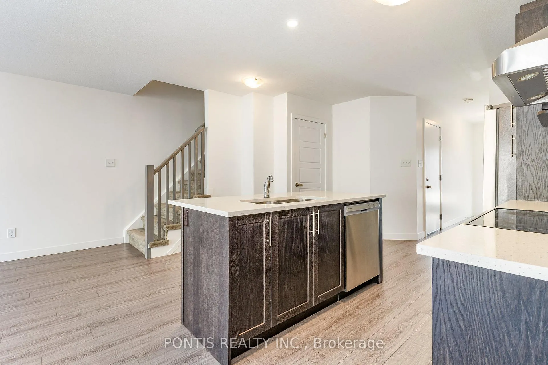 Photo 8 of 12 Pony Way S, Kitchener — HOMEH