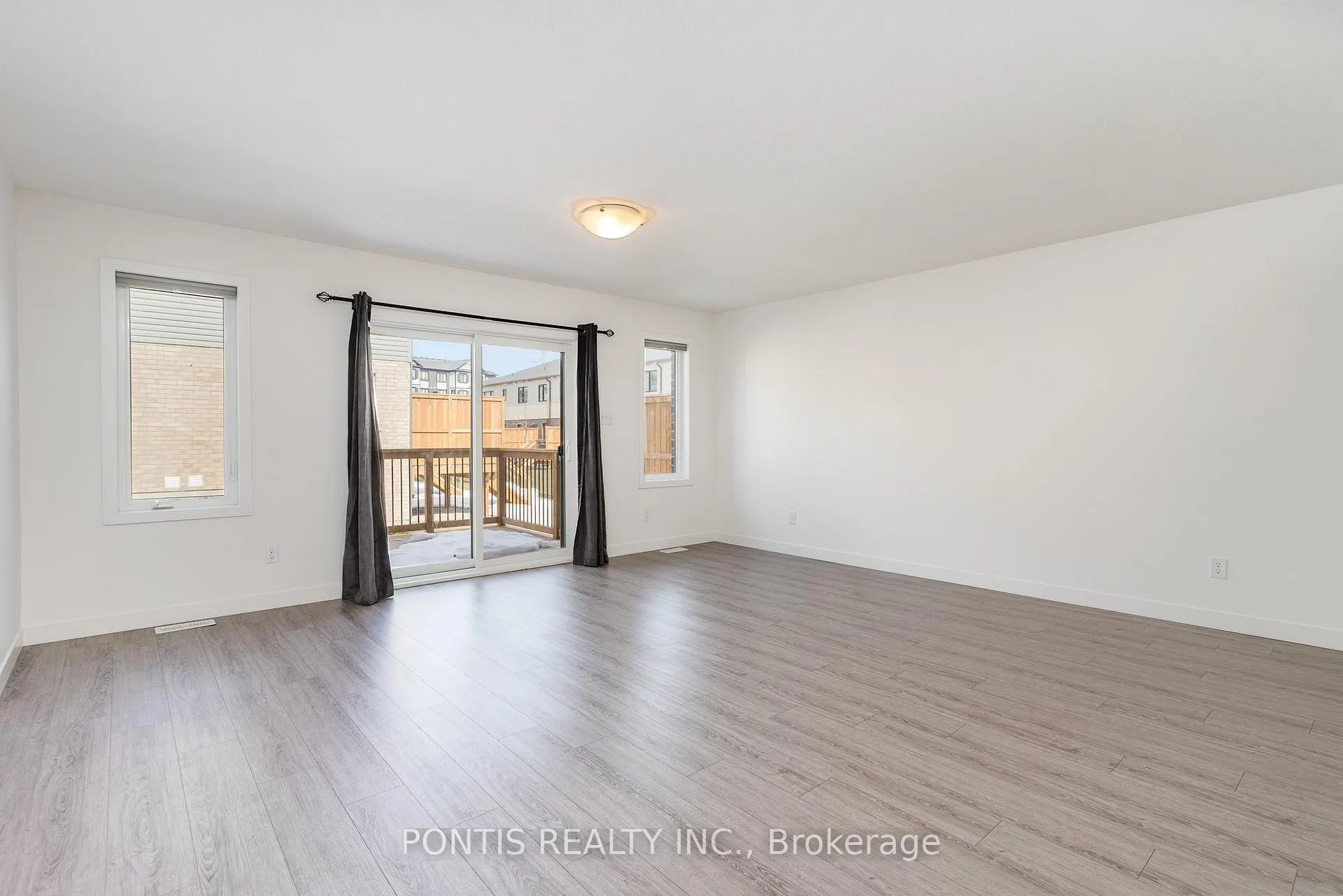 Photo 9 of 12 Pony Way S, Kitchener — HOMEH