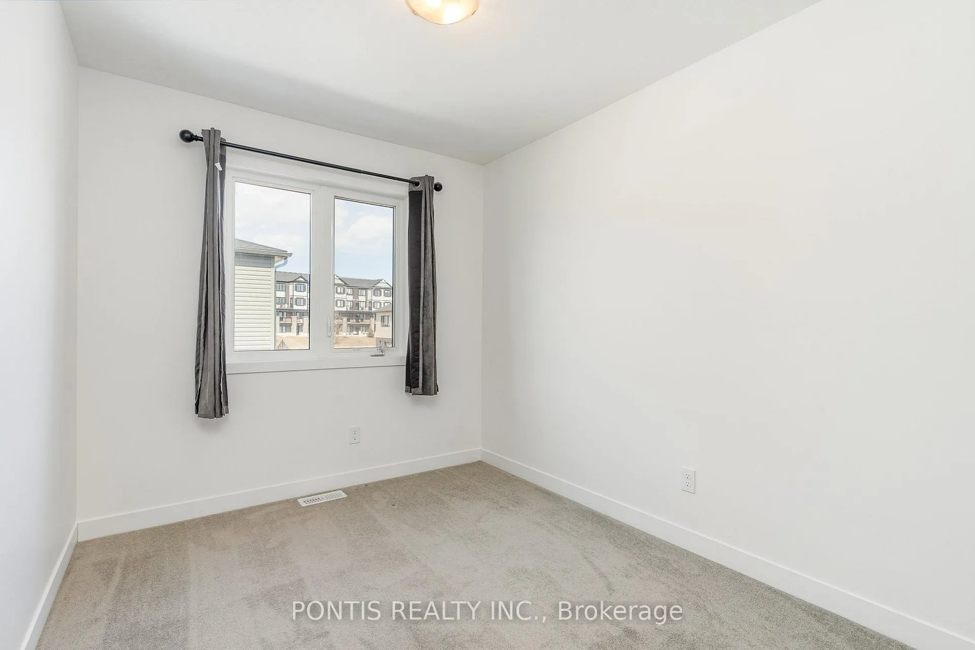 Photo 22 of 12 Pony Way S, Kitchener — HOMEH