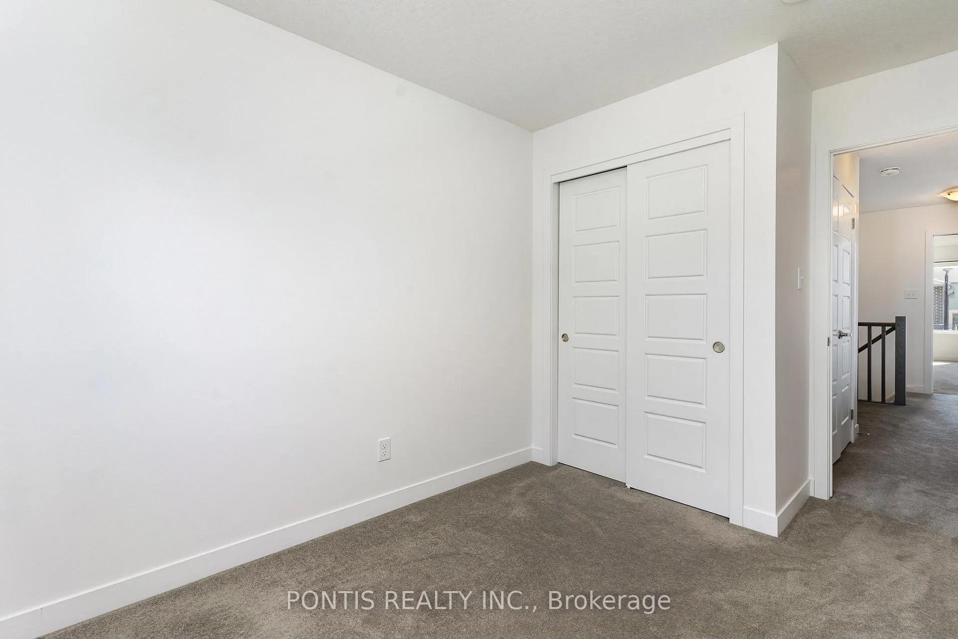 Photo 23 of 12 Pony Way S, Kitchener — HOMEH