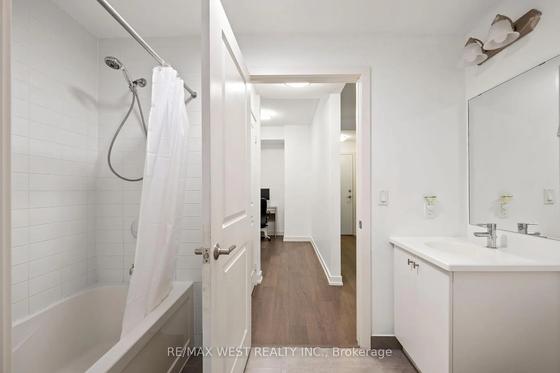 Photo 14 of Unit 326, 555 William Graham Drive, Aurora, Rural Aurora — HOMEH