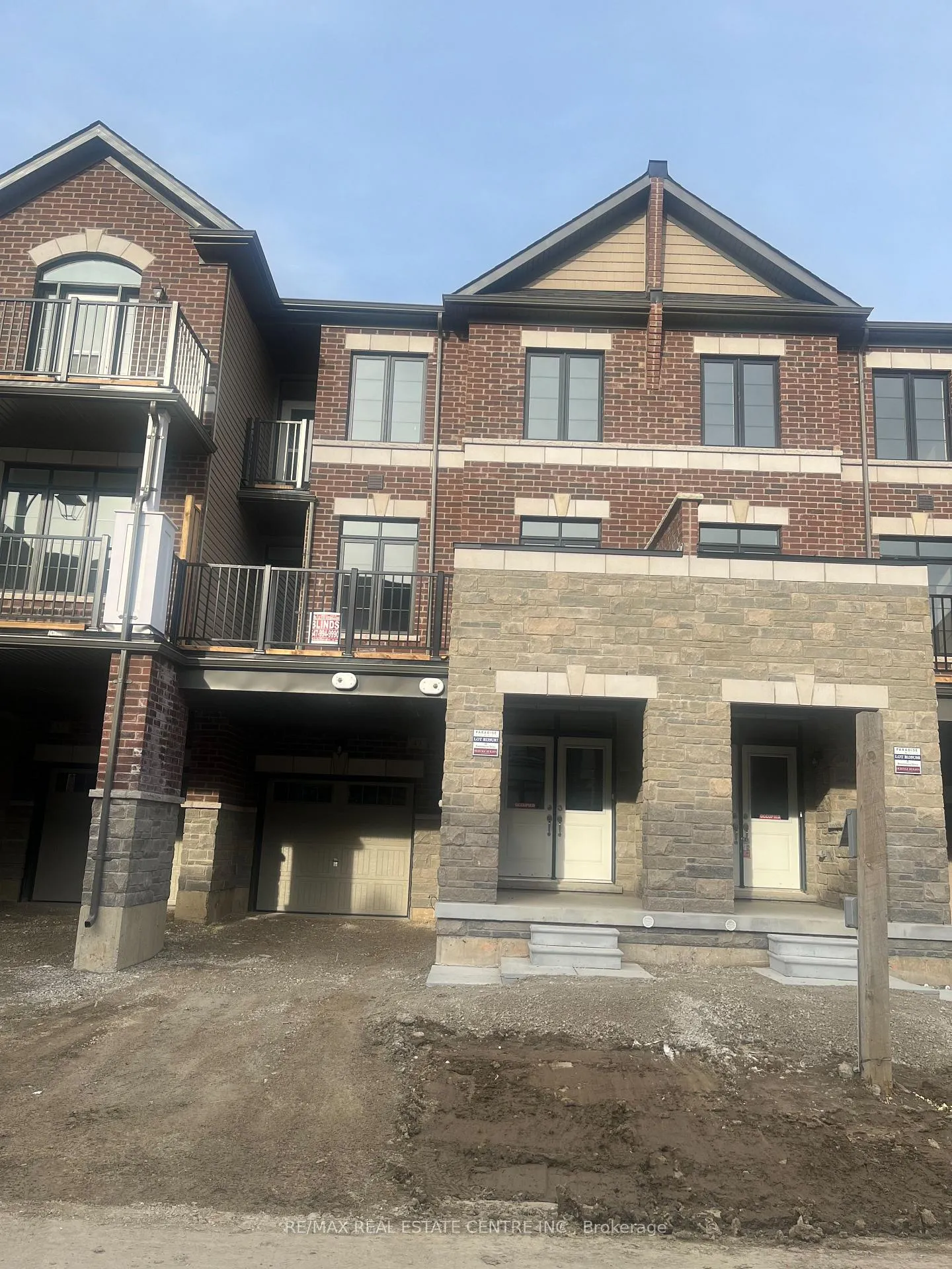 Photo 2 of 49 Bonnington Drive, Brampton, Northwest Brampton — HOMEH