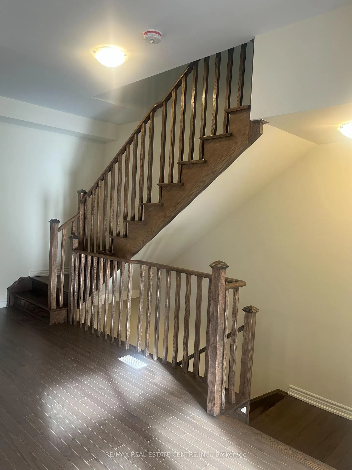 Photo 8 of 49 Bonnington Drive, Brampton, Northwest Brampton — HOMEH