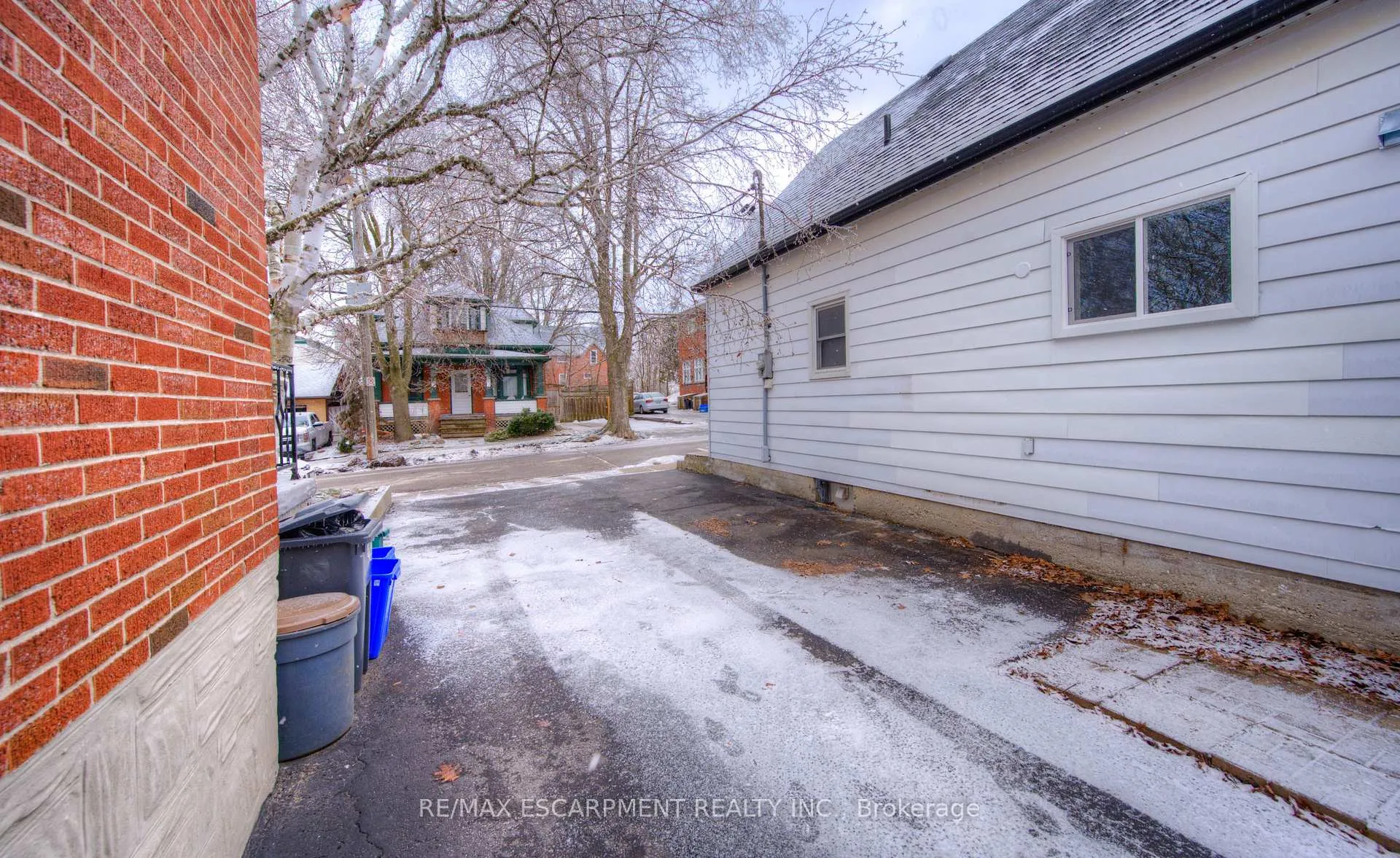 Photo 19 of 30 Young Street W, Waterloo — HOMEH