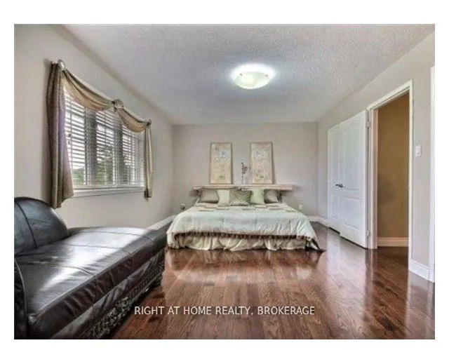 Photo 9 of 33 Crannyfield Drive S, Brampton, Fletcher's West — HOMEH