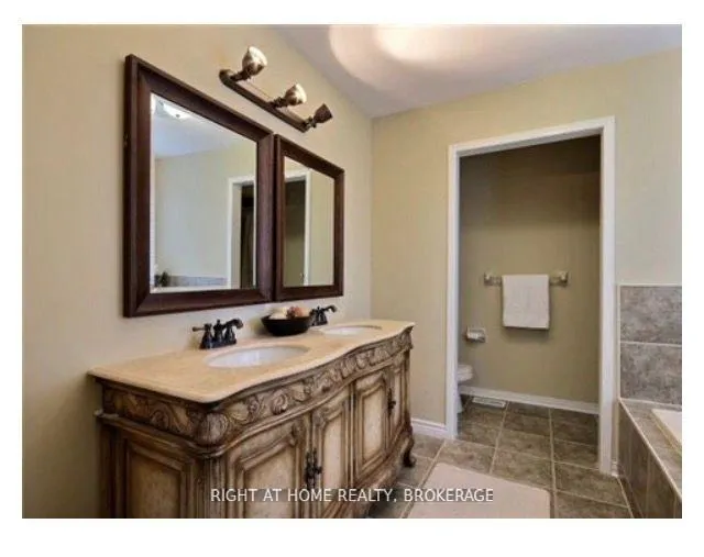 Photo 16 of 33 Crannyfield Drive S, Brampton, Fletcher's West — HOMEH