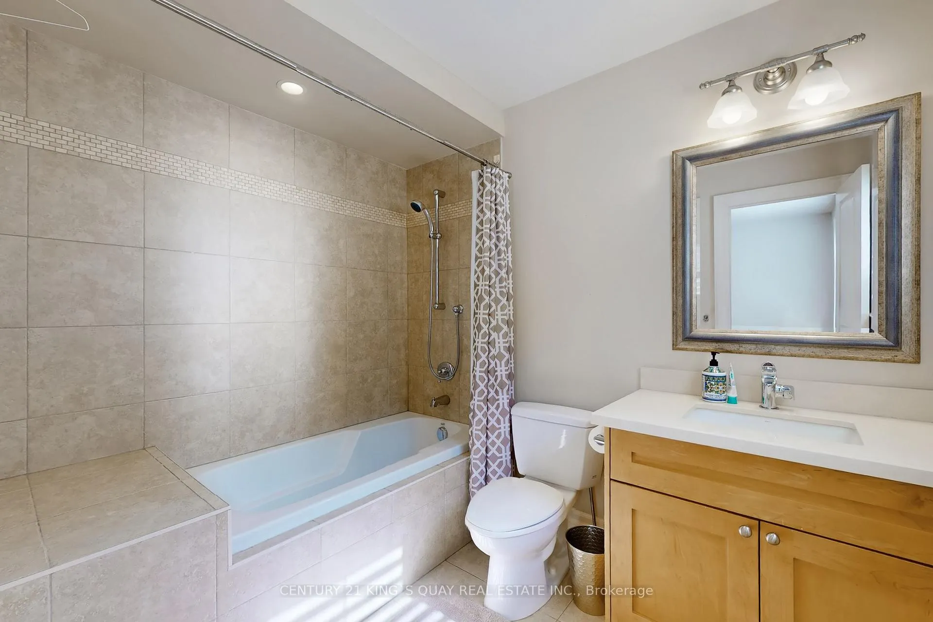 Photo 30 of 488A Fairlawn Avenue, Toronto, Bedford Park-Nortown — HOMEH
