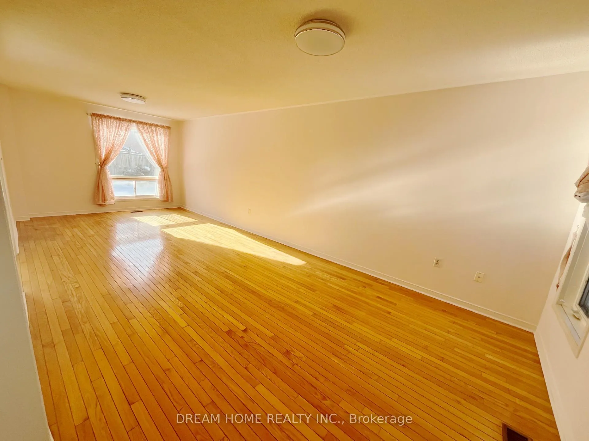 Photo 3 of 79 Cairncross Crescent, Markham, Milliken Mills East — HOMEH