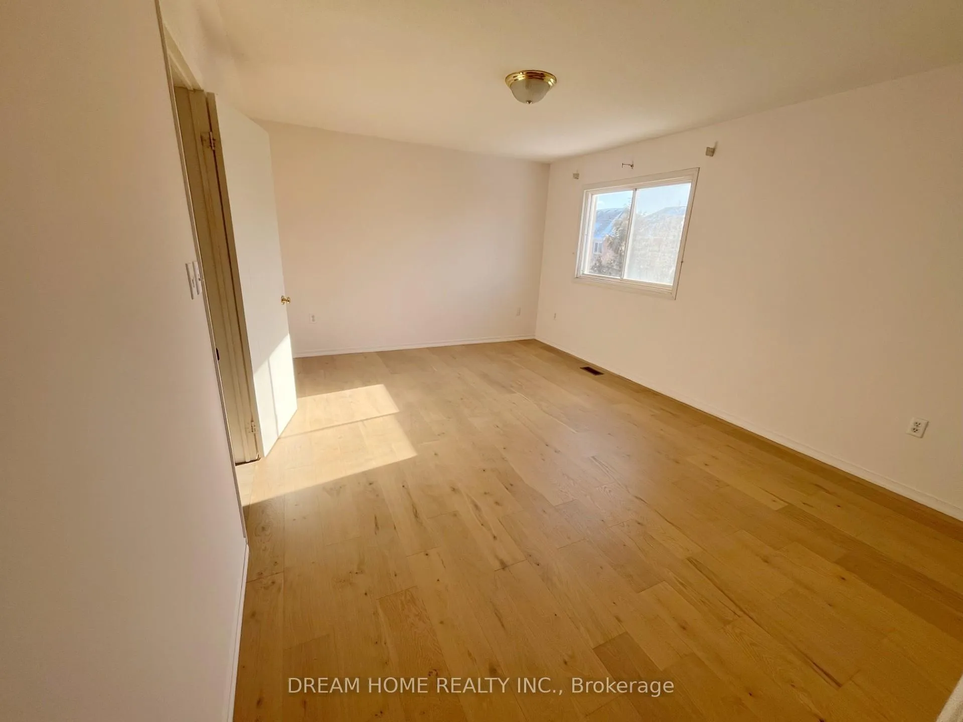 Photo 4 of 79 Cairncross Crescent, Markham, Milliken Mills East — HOMEH