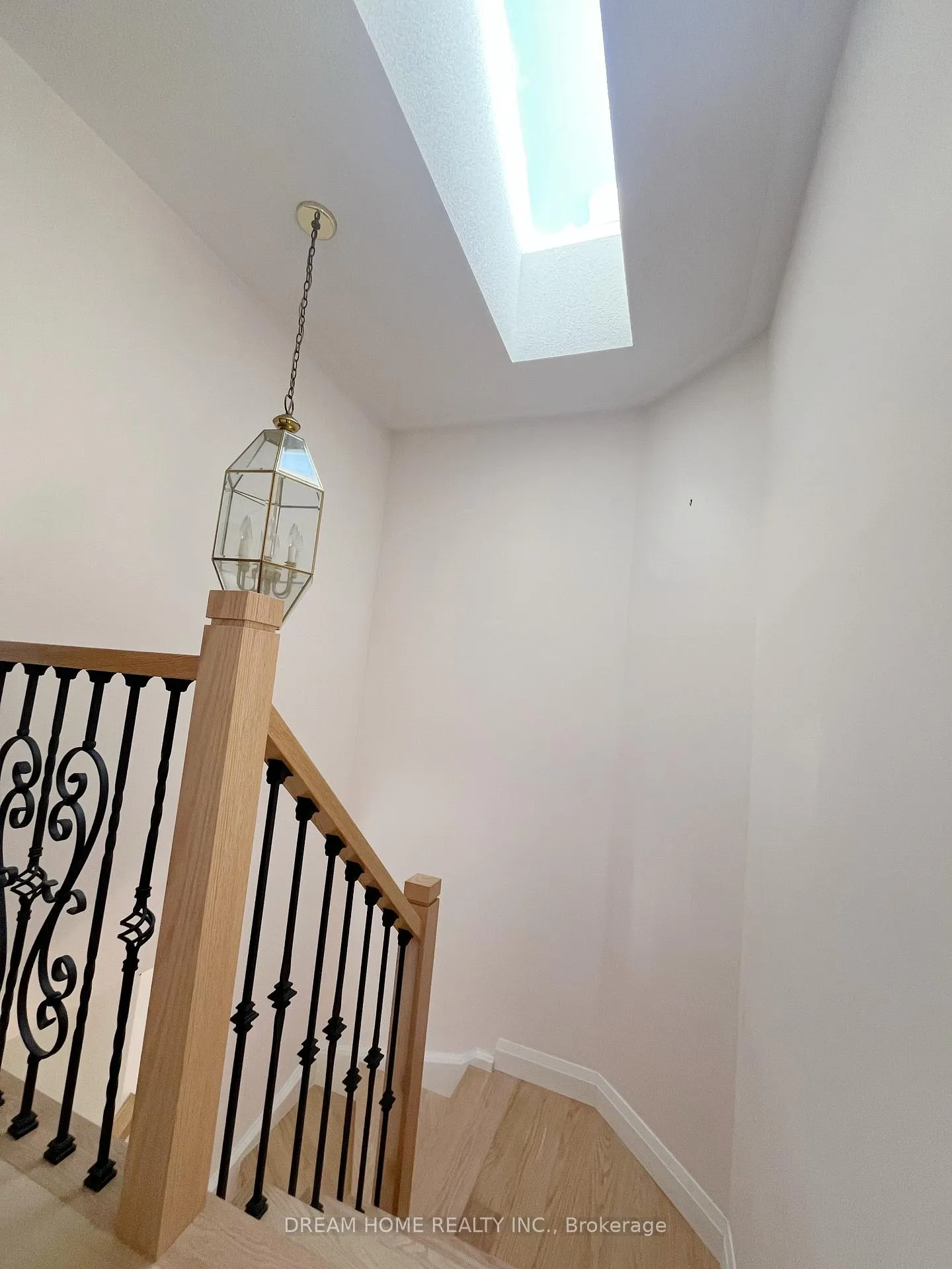 Photo 5 of 79 Cairncross Crescent, Markham, Milliken Mills East — HOMEH