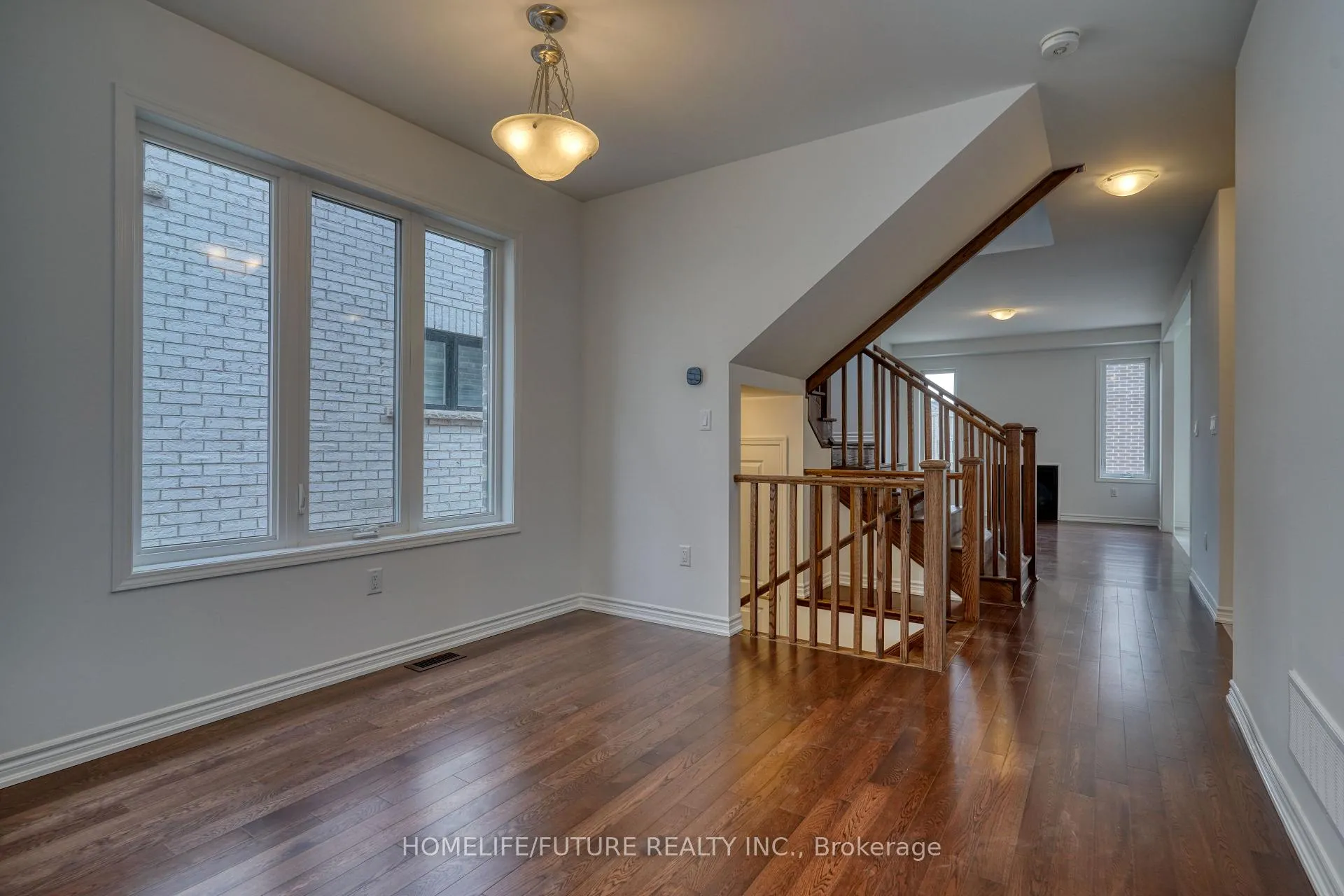 Photo 7 of 1481 MockingBird Square, Pickering, Rural Pickering — HOMEH