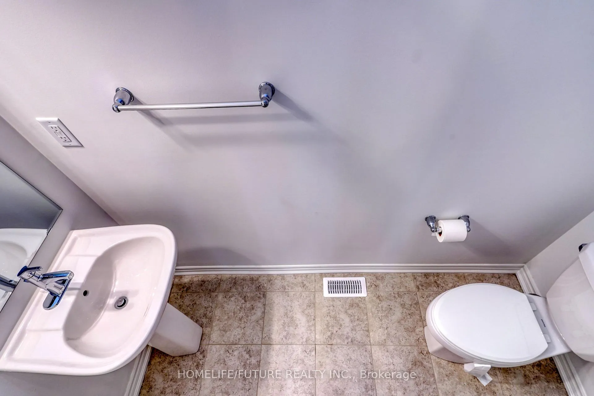 Photo 11 of 1481 MockingBird Square, Pickering, Rural Pickering — HOMEH