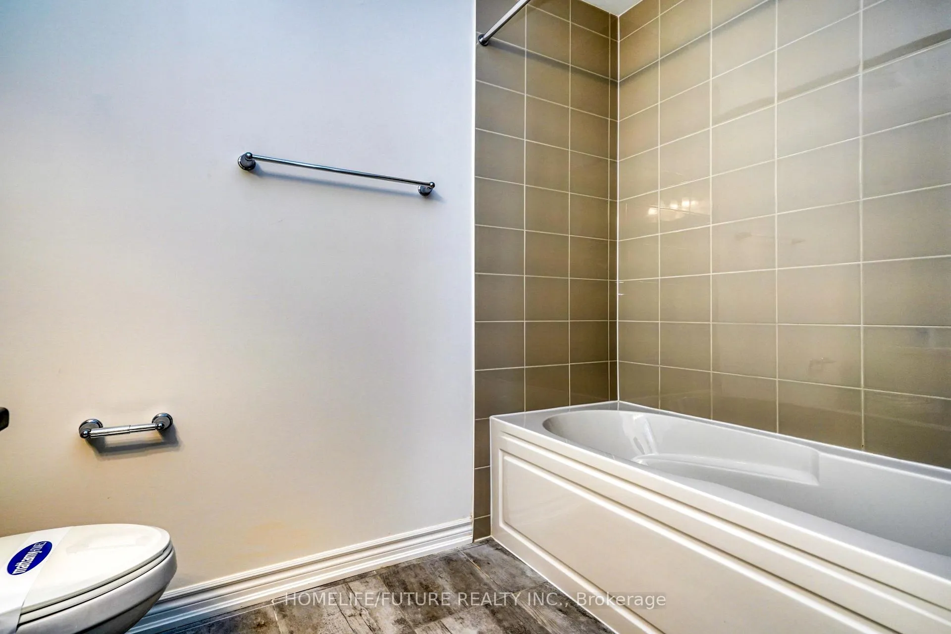 Photo 36 of 1481 MockingBird Square, Pickering, Rural Pickering — HOMEH