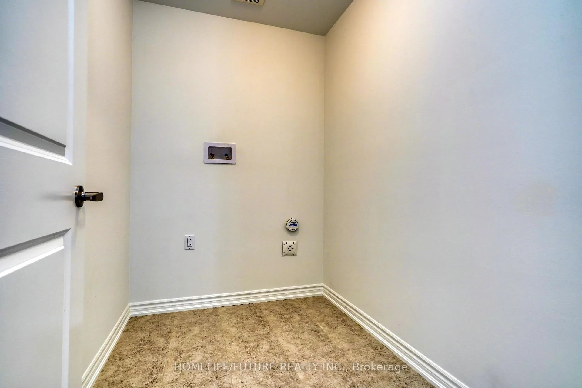 Photo 37 of 1481 MockingBird Square, Pickering, Rural Pickering — HOMEH