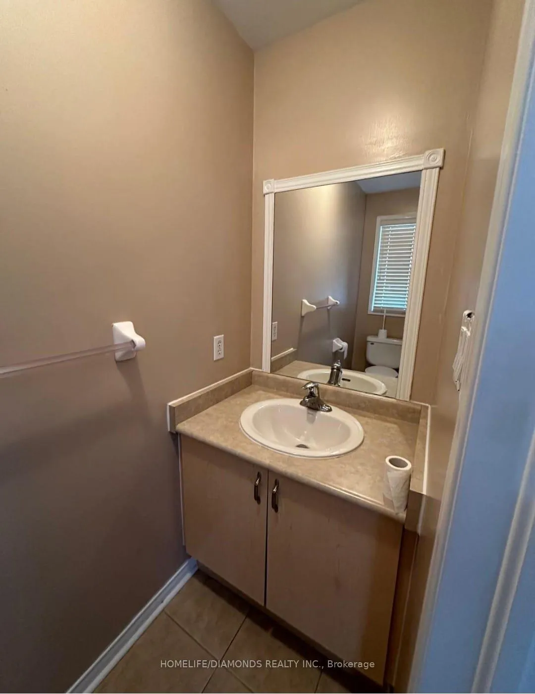 Photo 4 of Unit UPPER, 39 Capistro Street, Brampton, Fletcher's Meadow — HOMEH