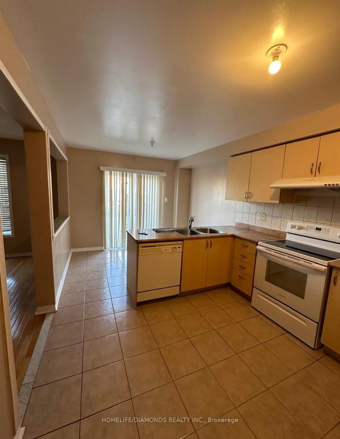 Photo 6 of Unit UPPER, 39 Capistro Street, Brampton, Fletcher's Meadow — HOMEH