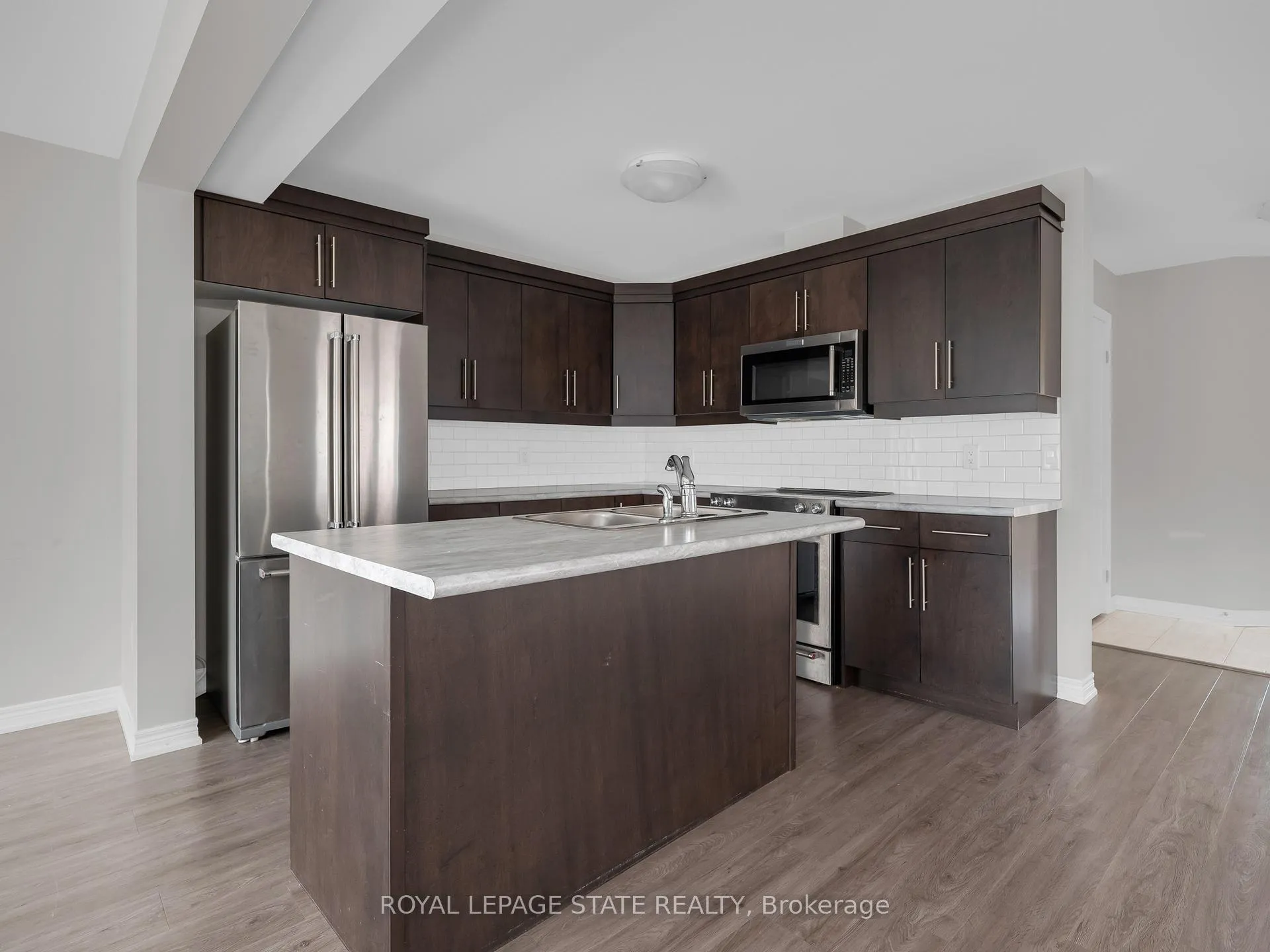 Photo 3 of 9573 Tallgrass Avenue, Niagara Falls, Lyons Creek — HOMEH