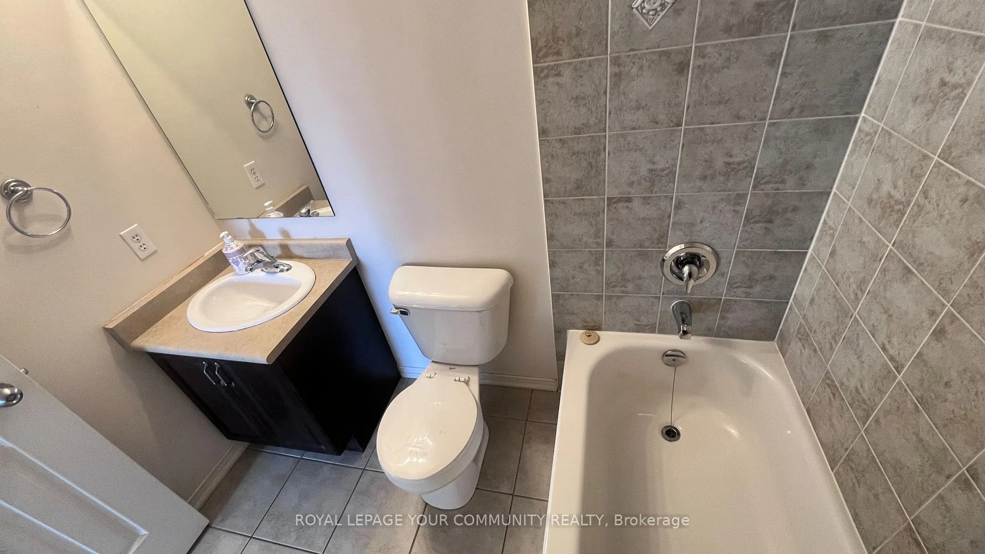 Photo 19 of 8 Arbuckle Way, Whitby, Blue Grass Meadows — HOMEH