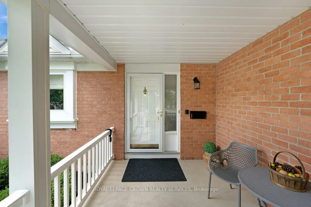 Photo 3 of 15 Quinte Crescent, Kitchener — HOMEH