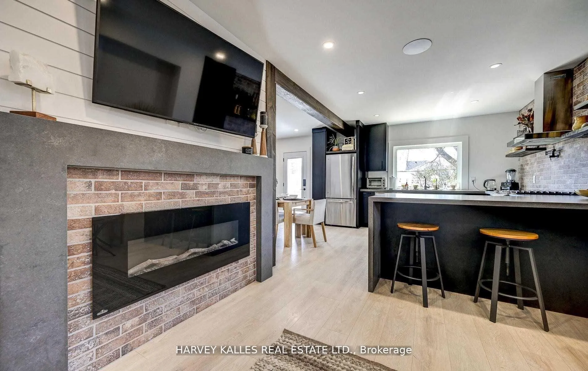 Photo 5 of 262 Oshawa Boulevard S, Oshawa, Central — HOMEH