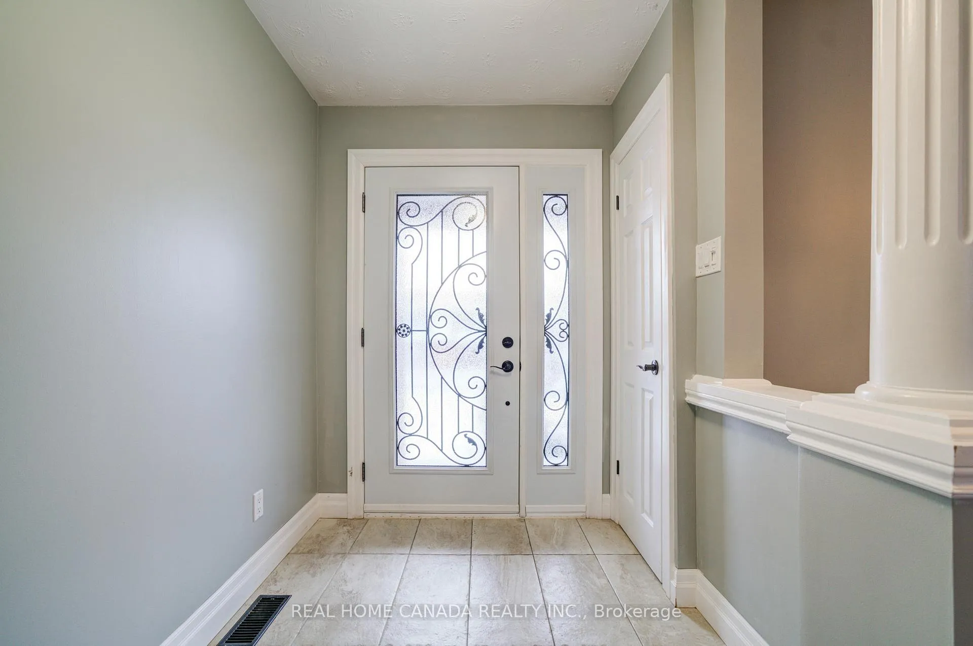 Photo 3 of 320 Highridge Ave, Hamilton, Riverdale — HOMEH