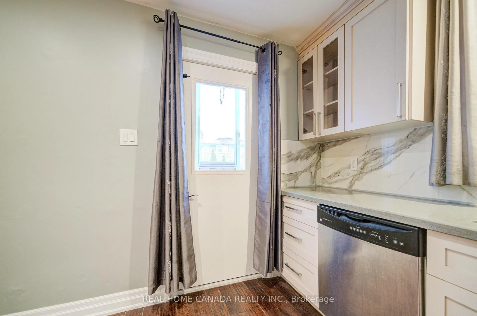 Photo 13 of 320 Highridge Ave, Hamilton, Riverdale — HOMEH