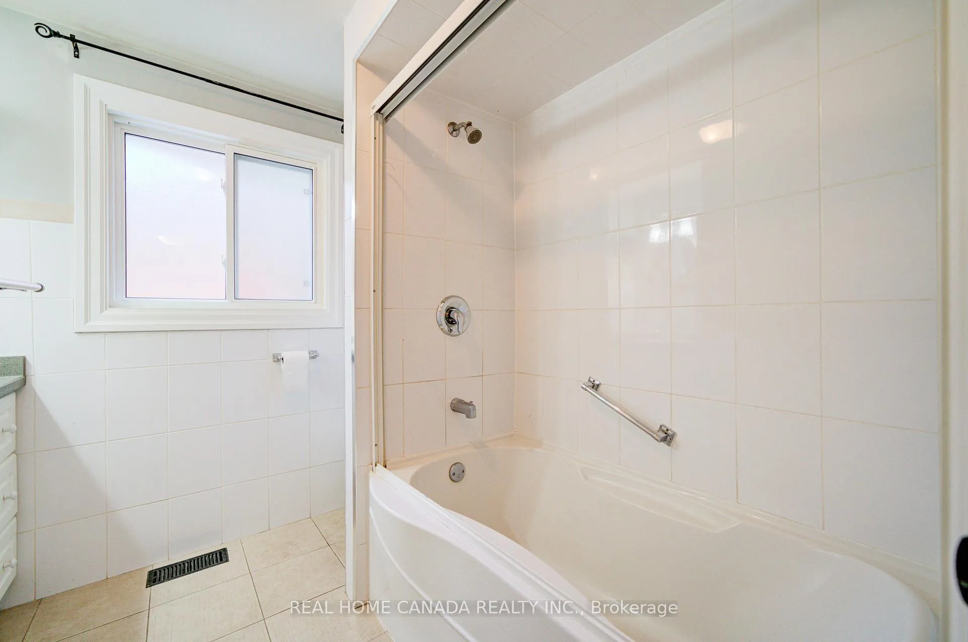 Photo 17 of 320 Highridge Ave, Hamilton, Riverdale — HOMEH