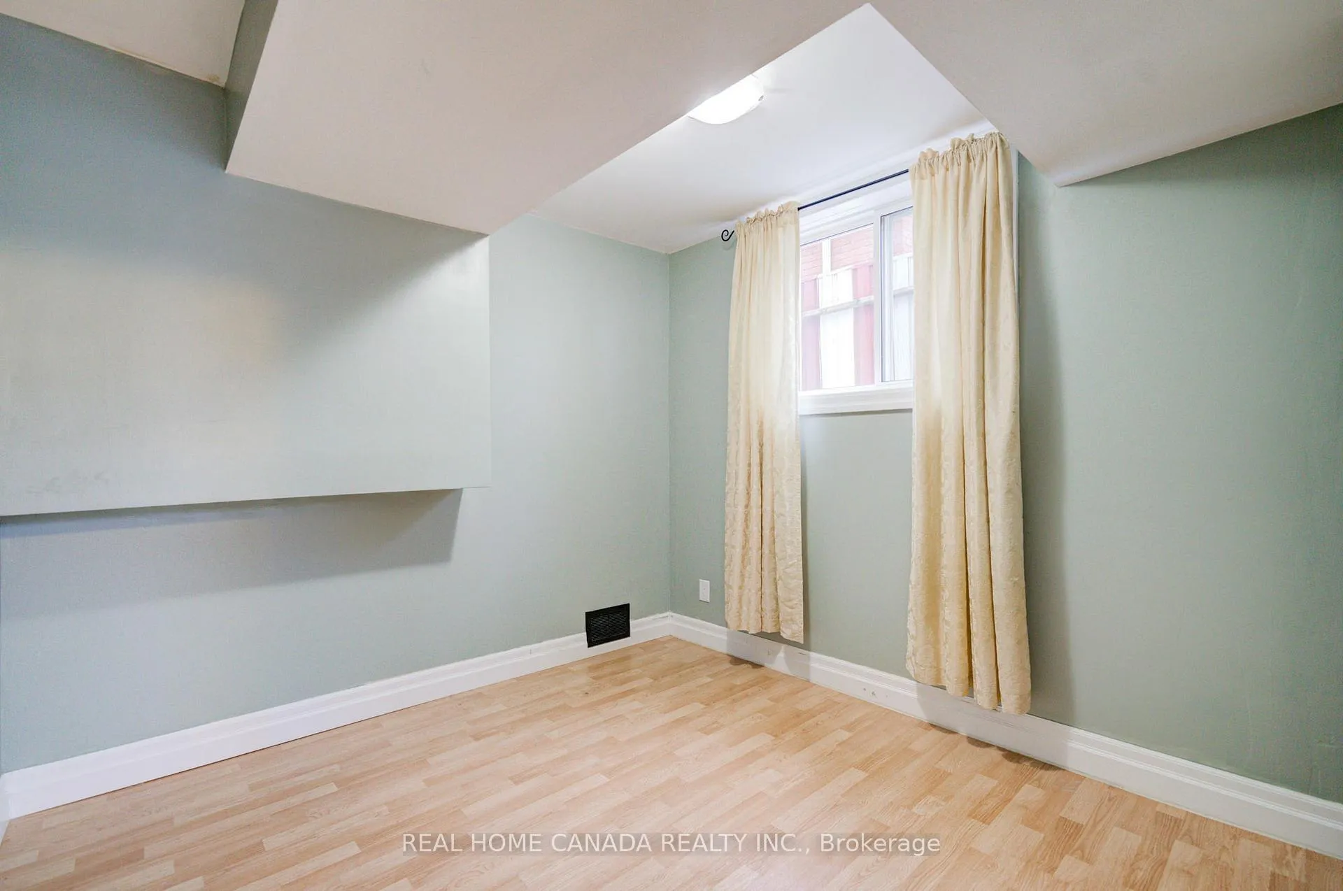 Photo 32 of 320 Highridge Ave, Hamilton, Riverdale — HOMEH