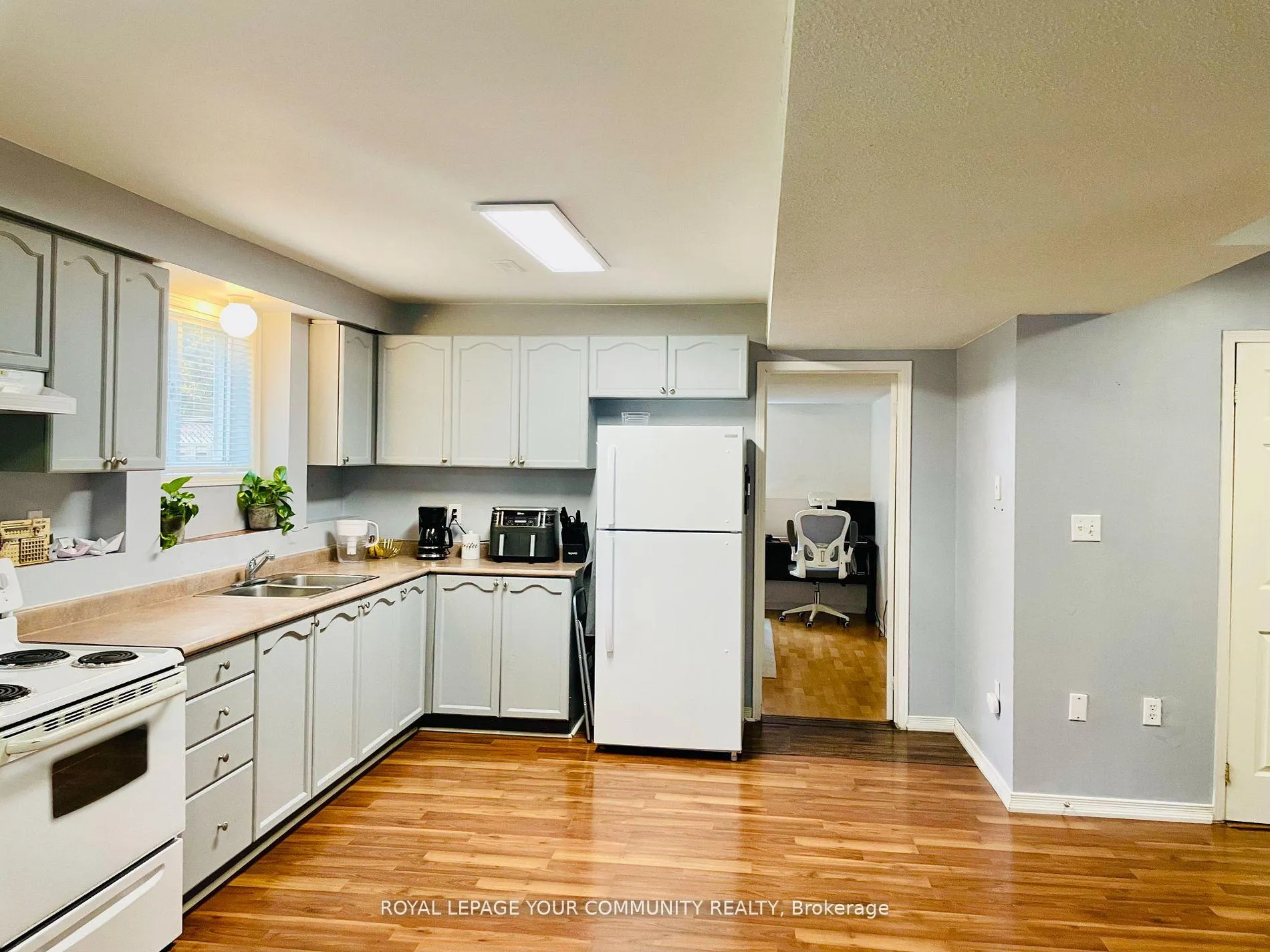 Photo 9 of 331 St. Vincent Street, Barrie, Wellington — HOMEH