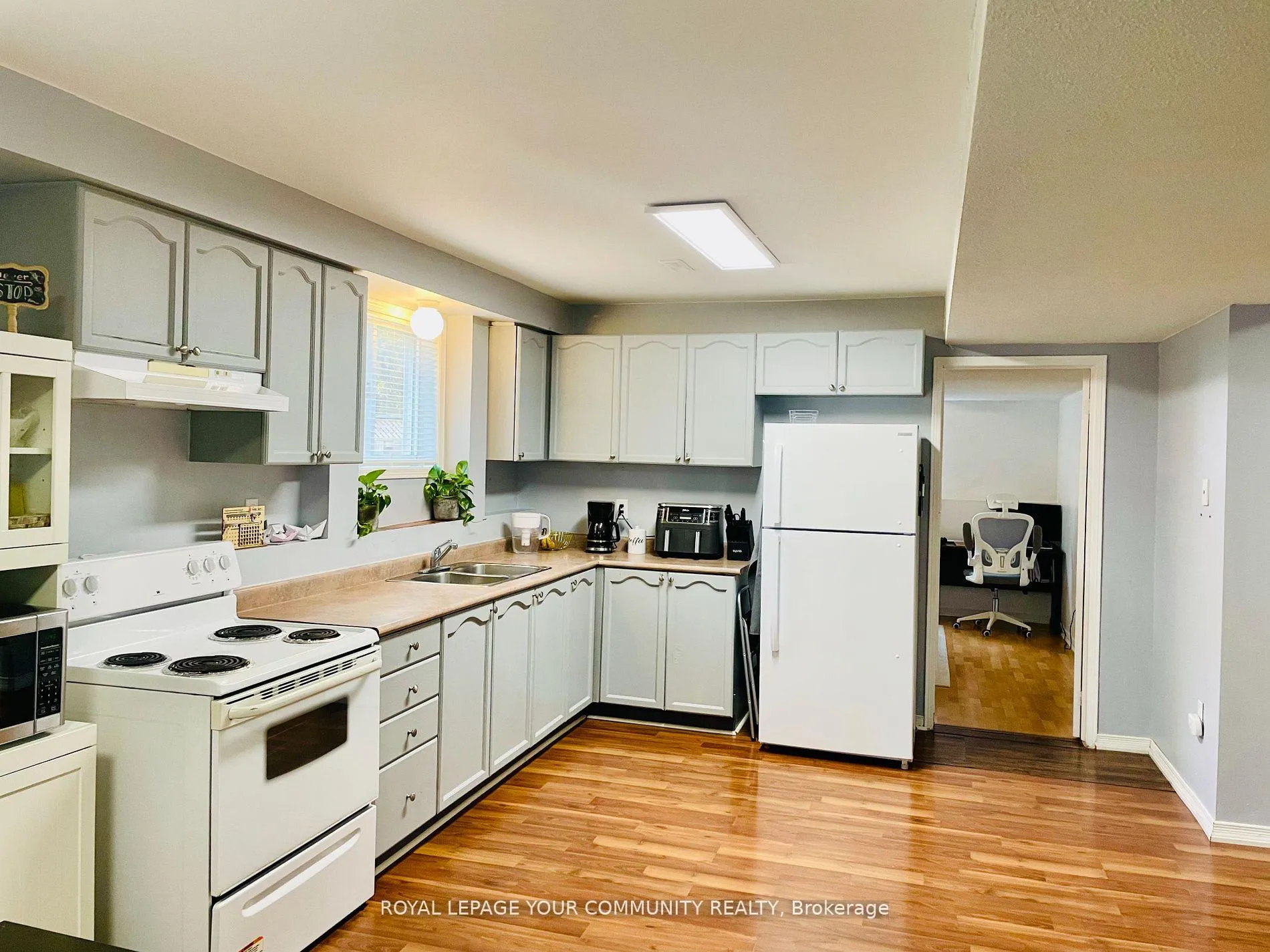 Photo 10 of 331 St. Vincent Street, Barrie, Wellington — HOMEH